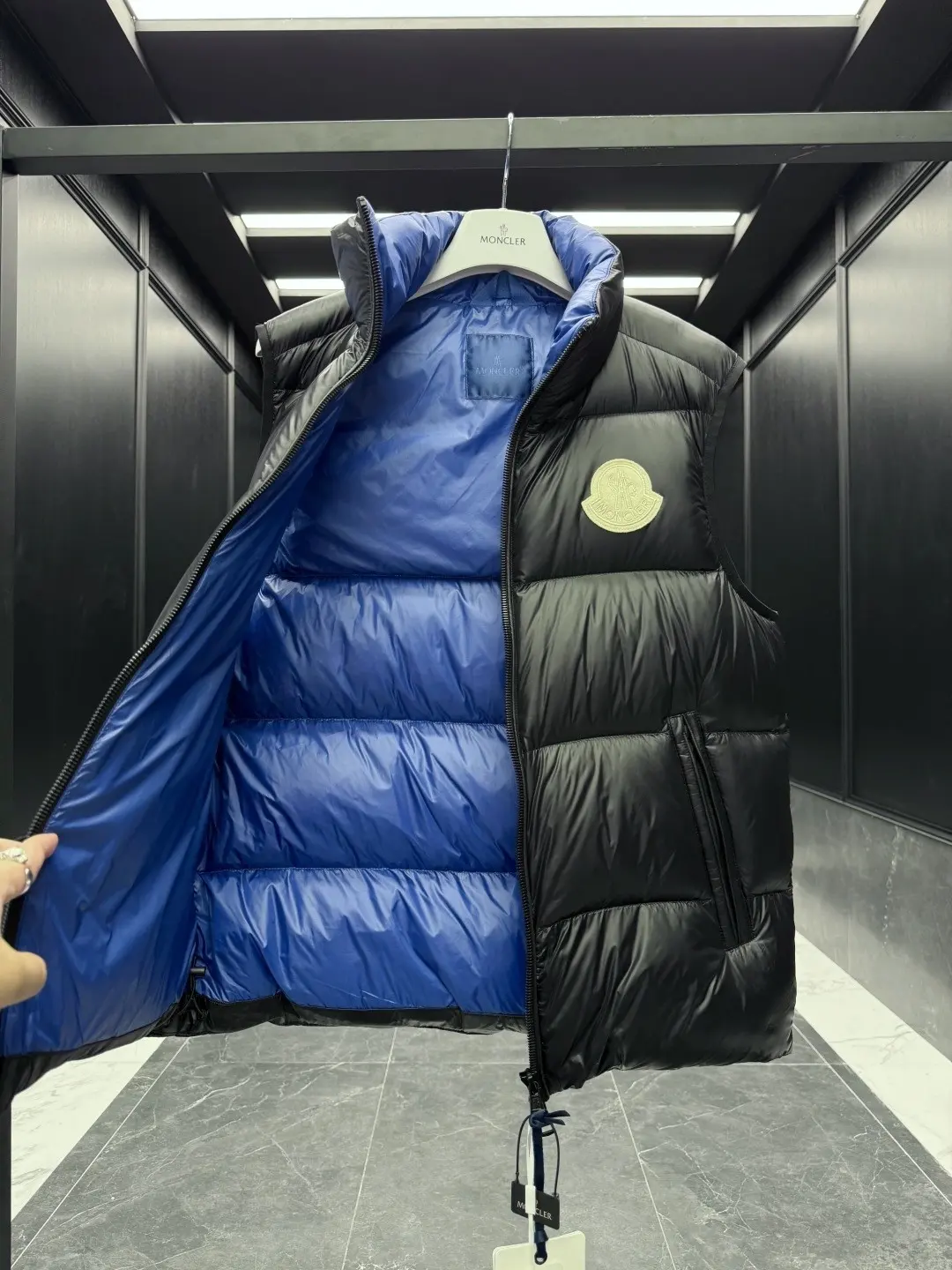 Su Glossy Down-Filled Gilet D46020866 — view 6