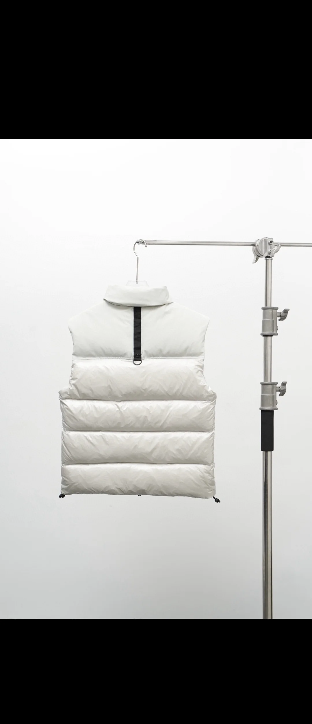 Victory Peak Down-Filled Gilet D46020860 — view 2