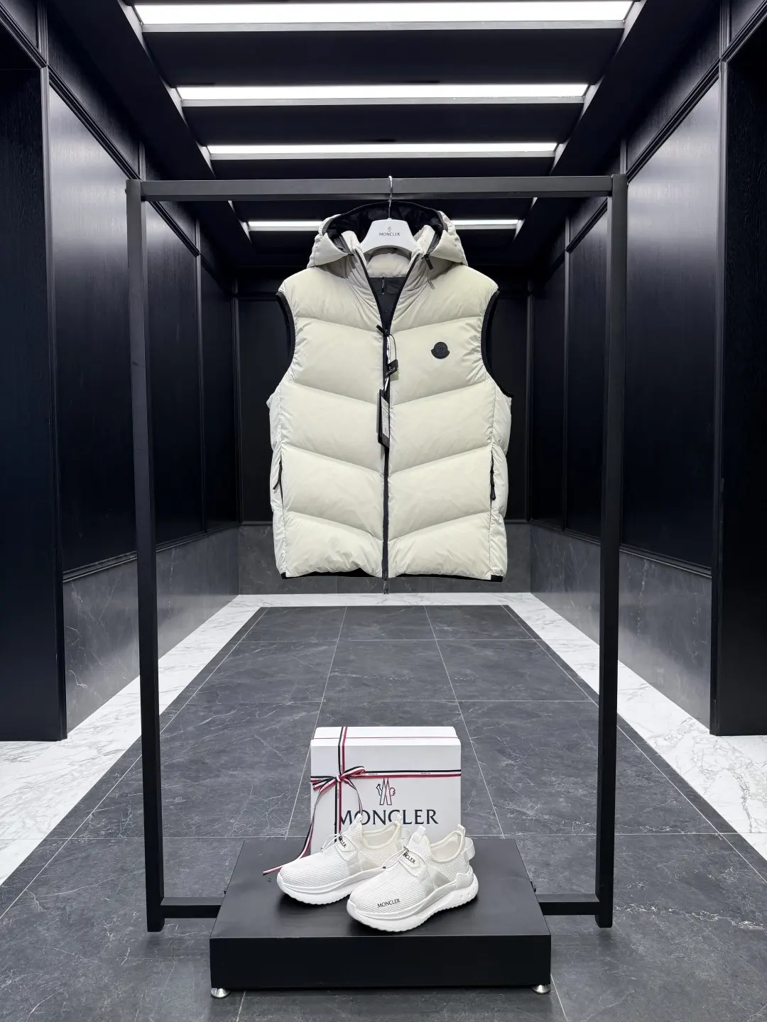 Guersac Quilted Down Gilet D47020837 — view 2