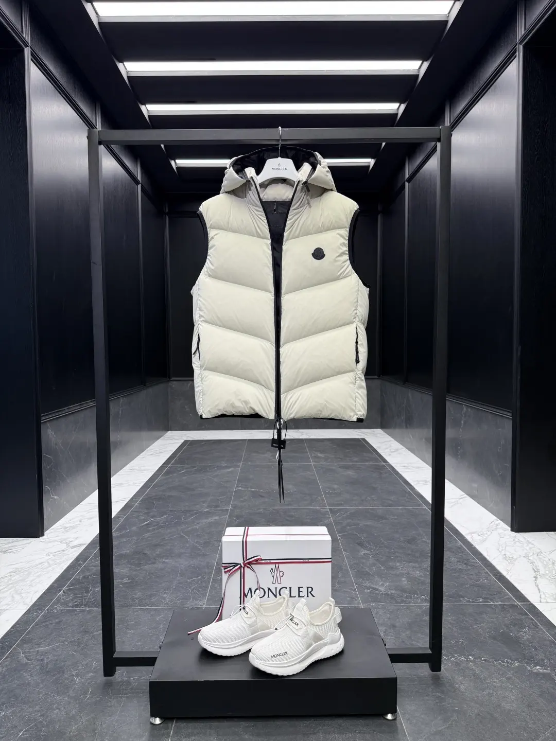 Guersac Quilted Down Gilet D47020837 — view 3