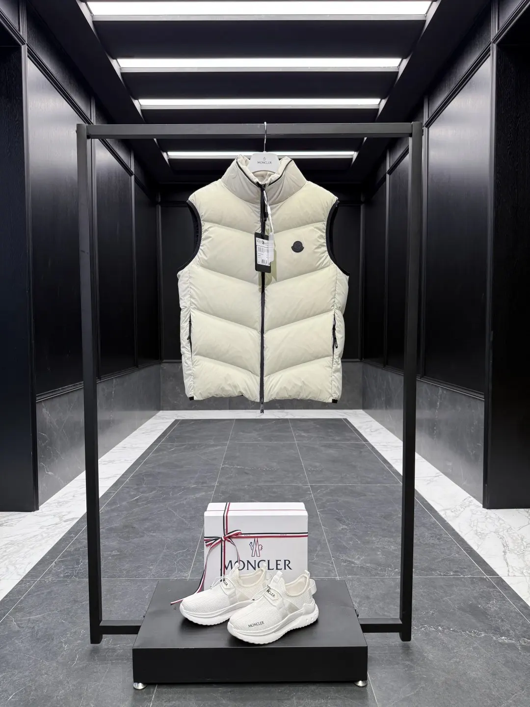 Guersac Quilted Down Gilet D47020837 — view 4