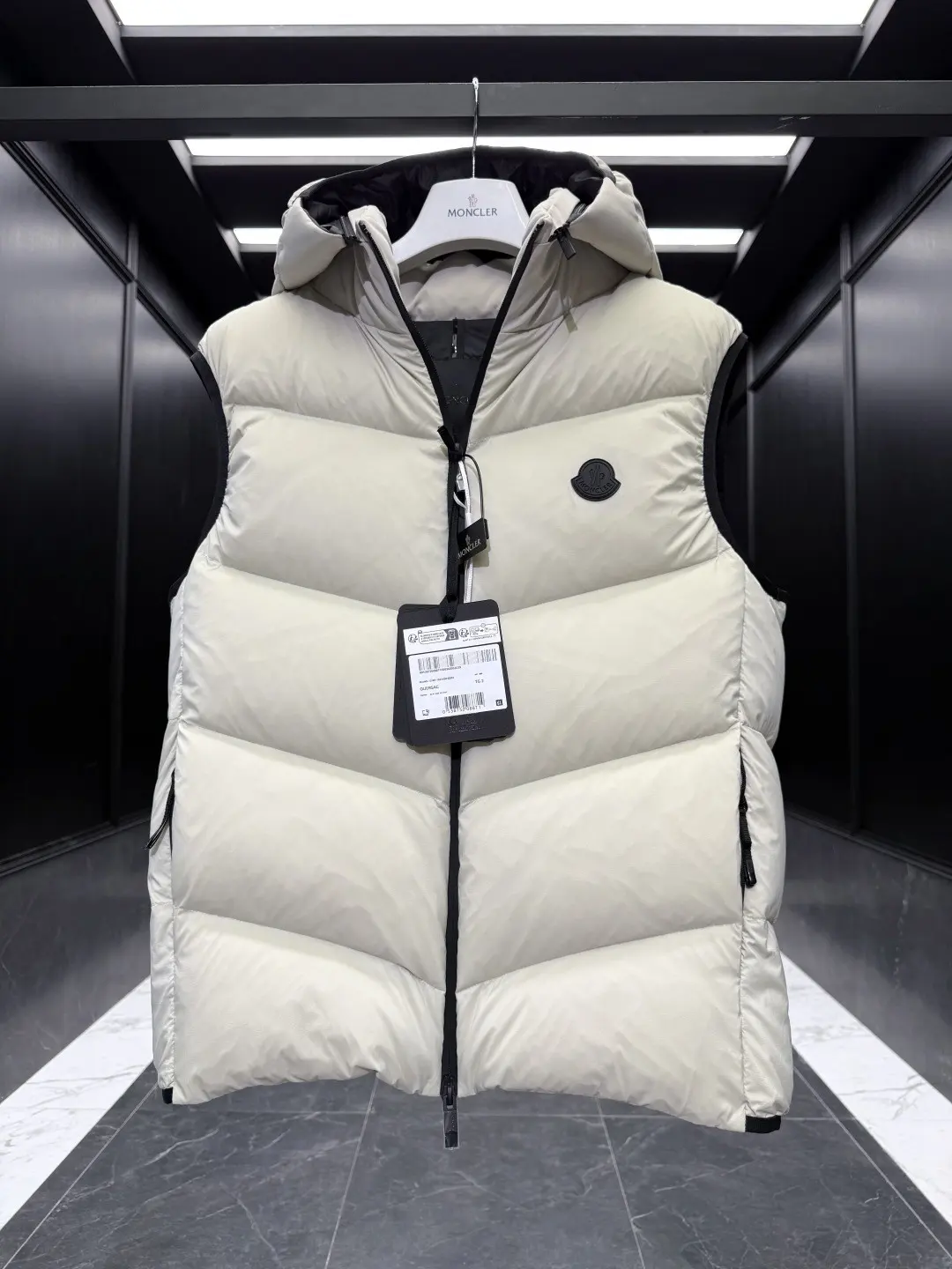 Guersac Quilted Down Gilet D47020837 — view 7