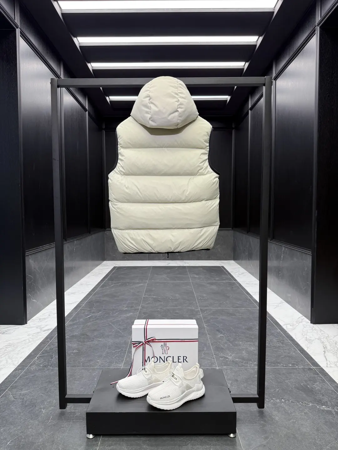 Guersac Quilted Down Gilet D47020837 — view 9