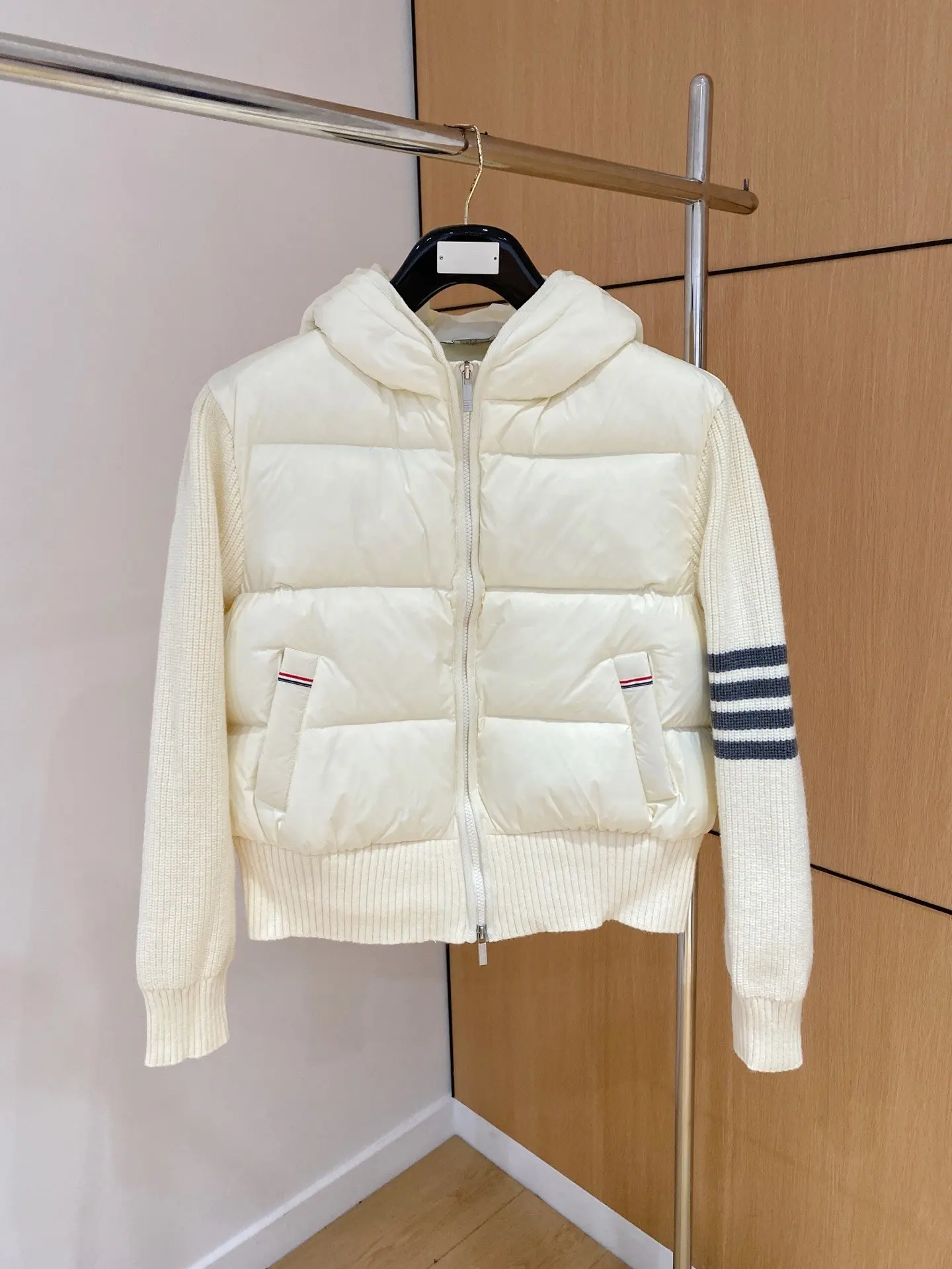 Hybrid Down and Knit Hooded Jacket D47020899