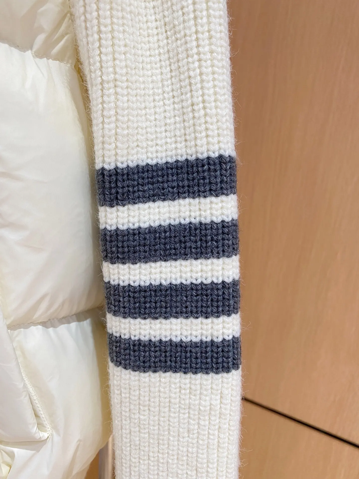 Hybrid Down and Knit Hooded Jacket D47020899 — view 4