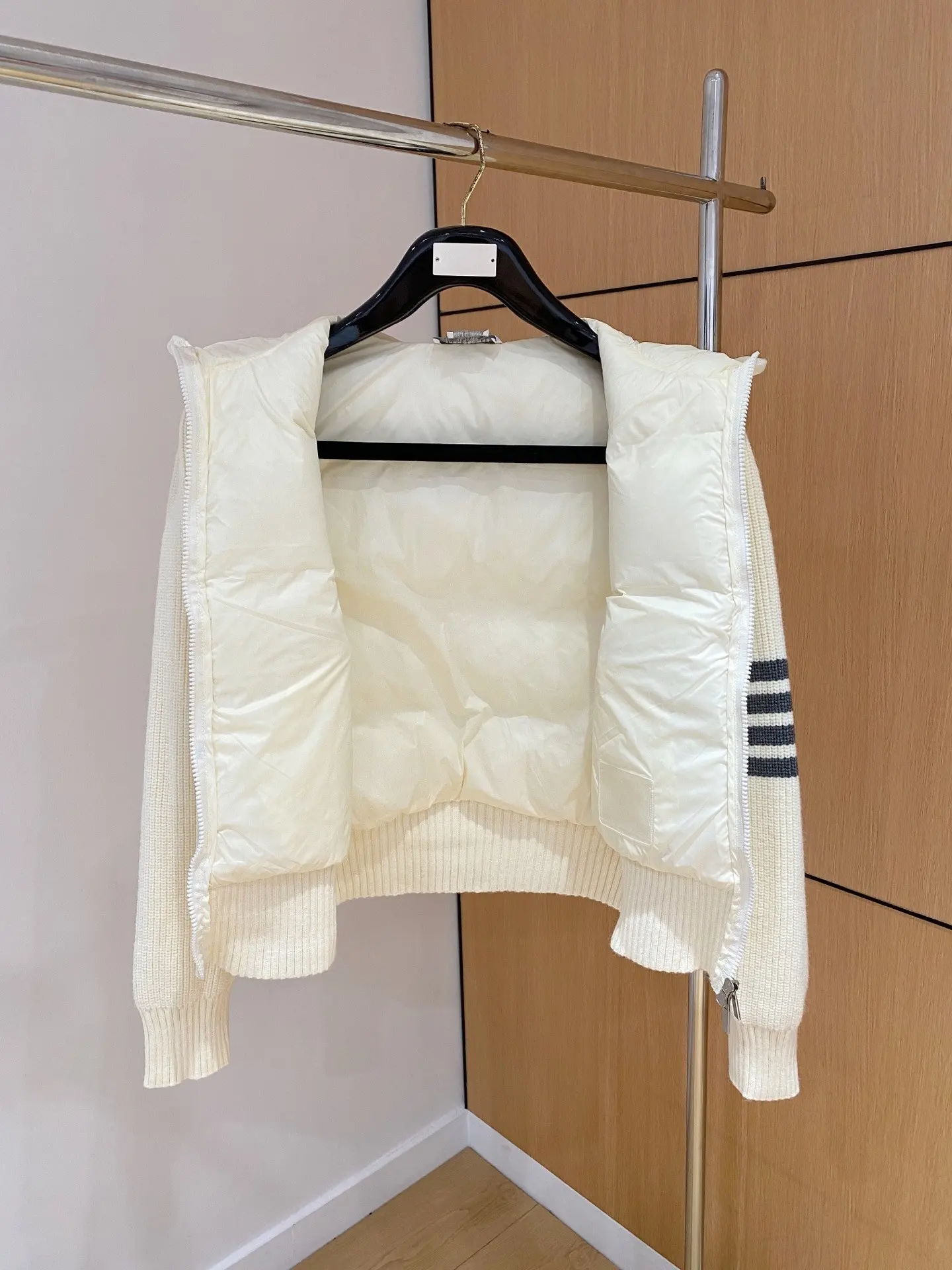 Hybrid Down and Knit Hooded Jacket D47020899 — view 5