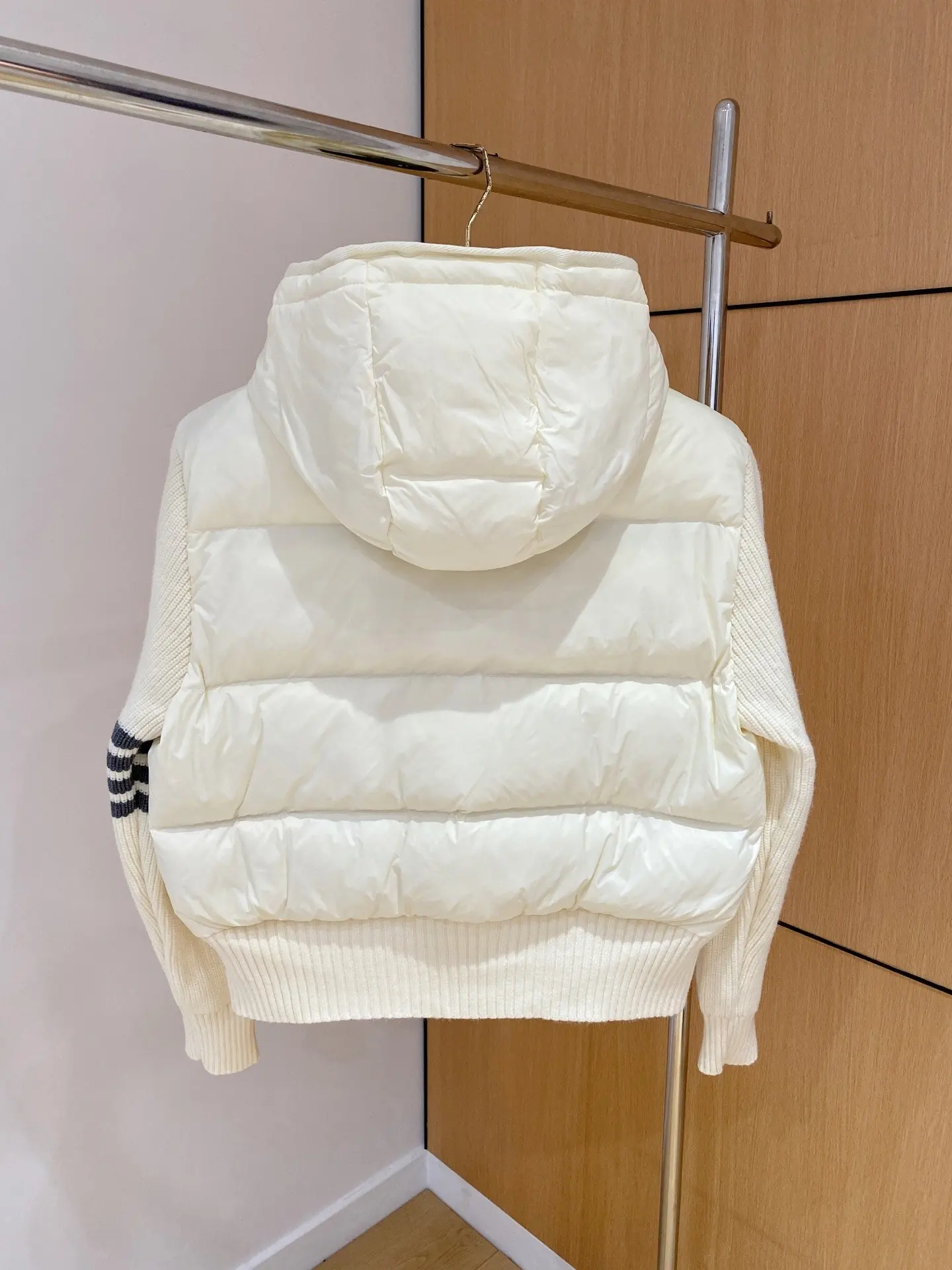 Hybrid Down and Knit Hooded Jacket D47020899 — view 9
