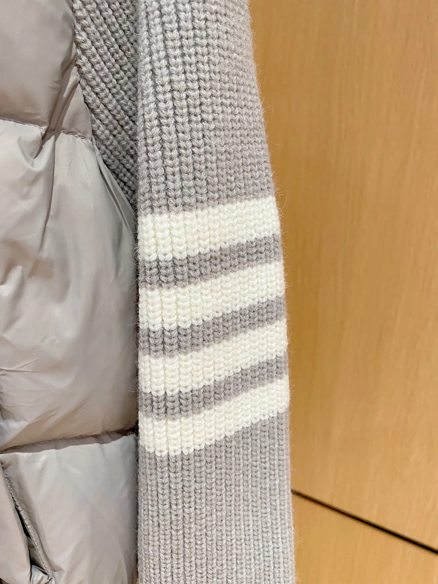 Hybrid Down and Knit Hooded Jacket D47020900 — view 4