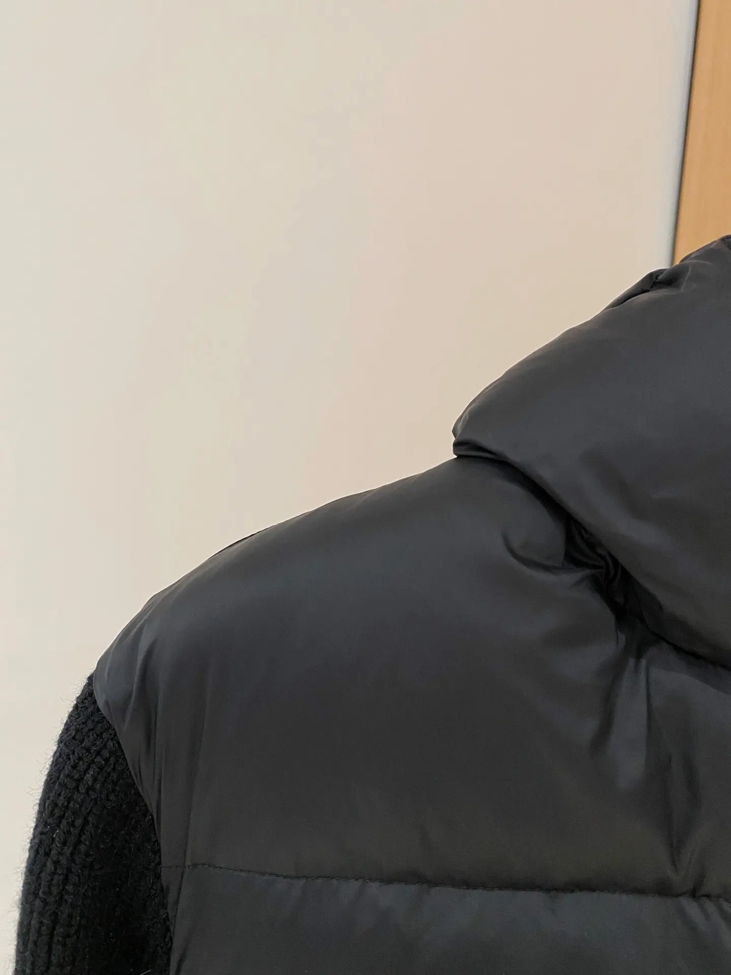 Hybrid Down-Filled Knit Sleeve Puffer Jacket D47020901 — view 3