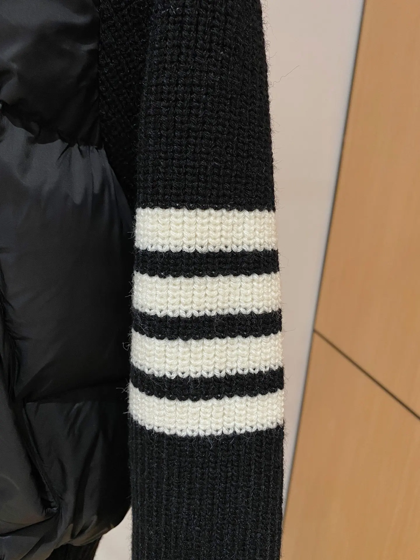 Hybrid Down-Filled Knit Sleeve Puffer Jacket D47020901 — view 4