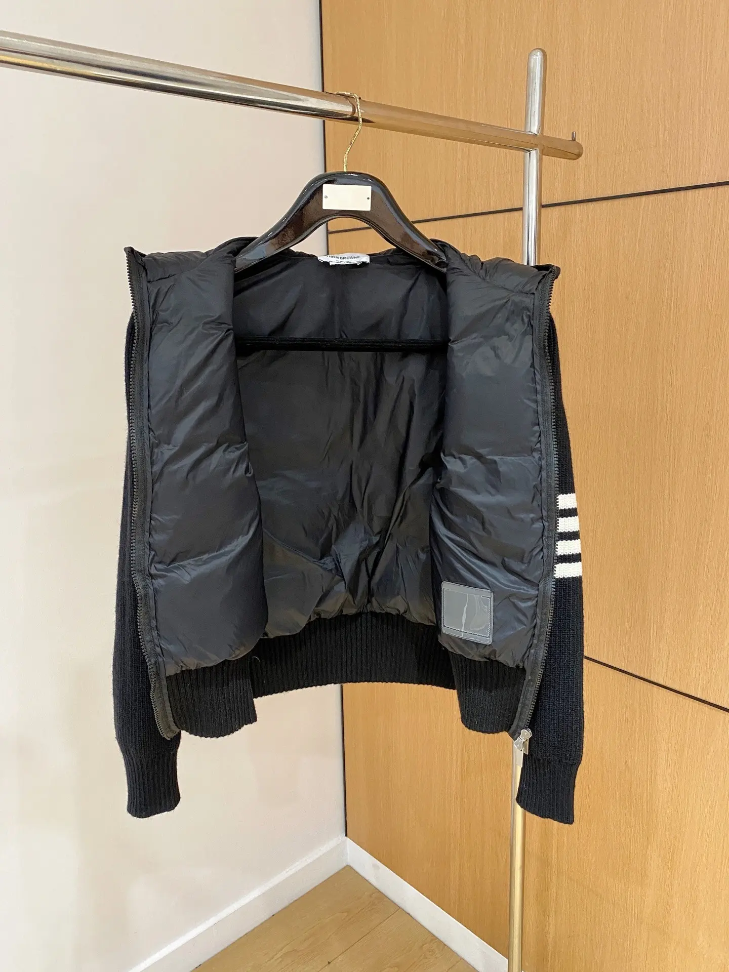 Hybrid Down-Filled Knit Sleeve Puffer Jacket D47020901 — view 5
