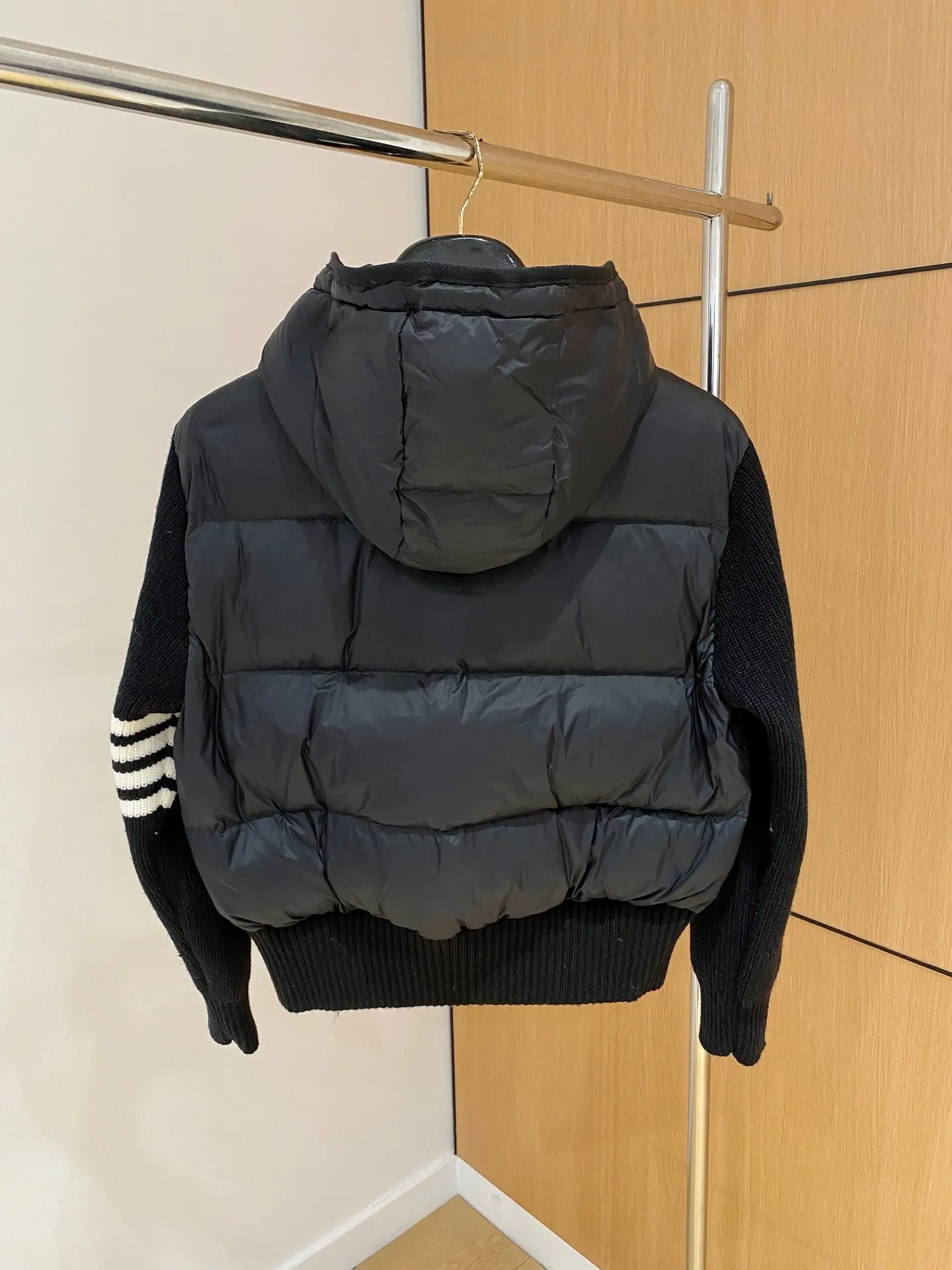 Hybrid Down-Filled Knit Sleeve Puffer Jacket D47020901 — view 9