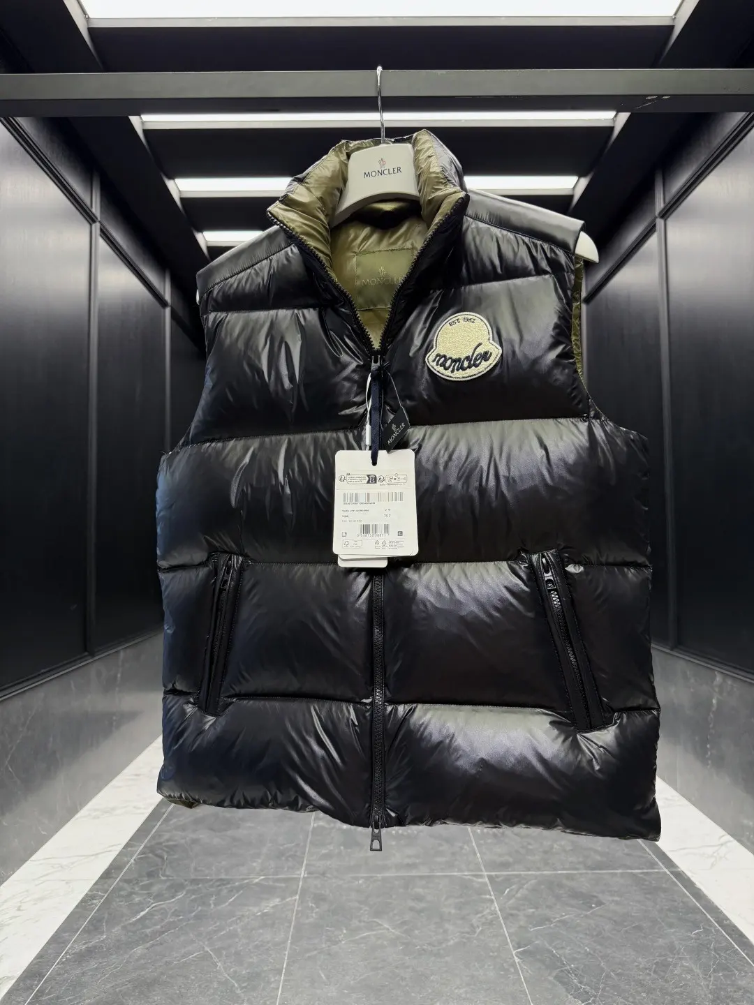 Lipsi Quilted Glossy Shell Down Gilet D47020847 — view 3