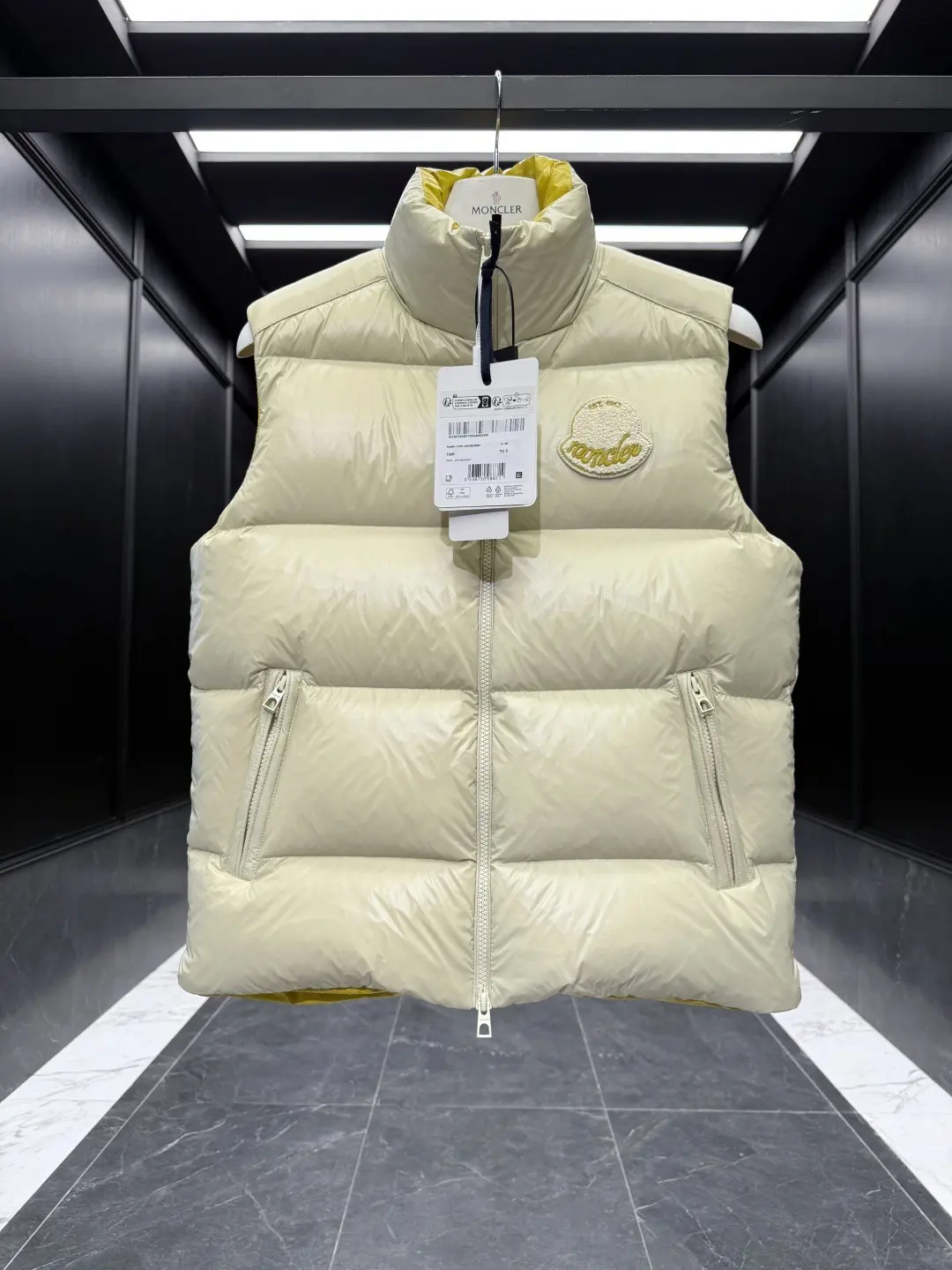 Lipsi Quilted Down Gilet D47020846 — view 2