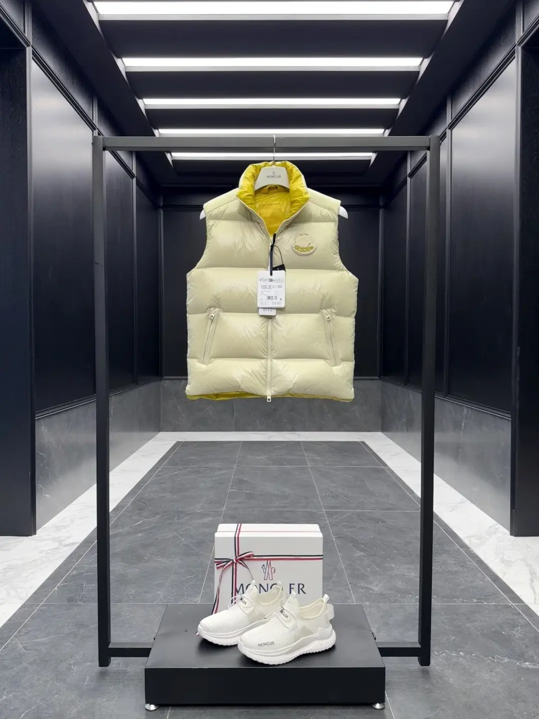 Lipsi Quilted Down Gilet D47020846 — view 8