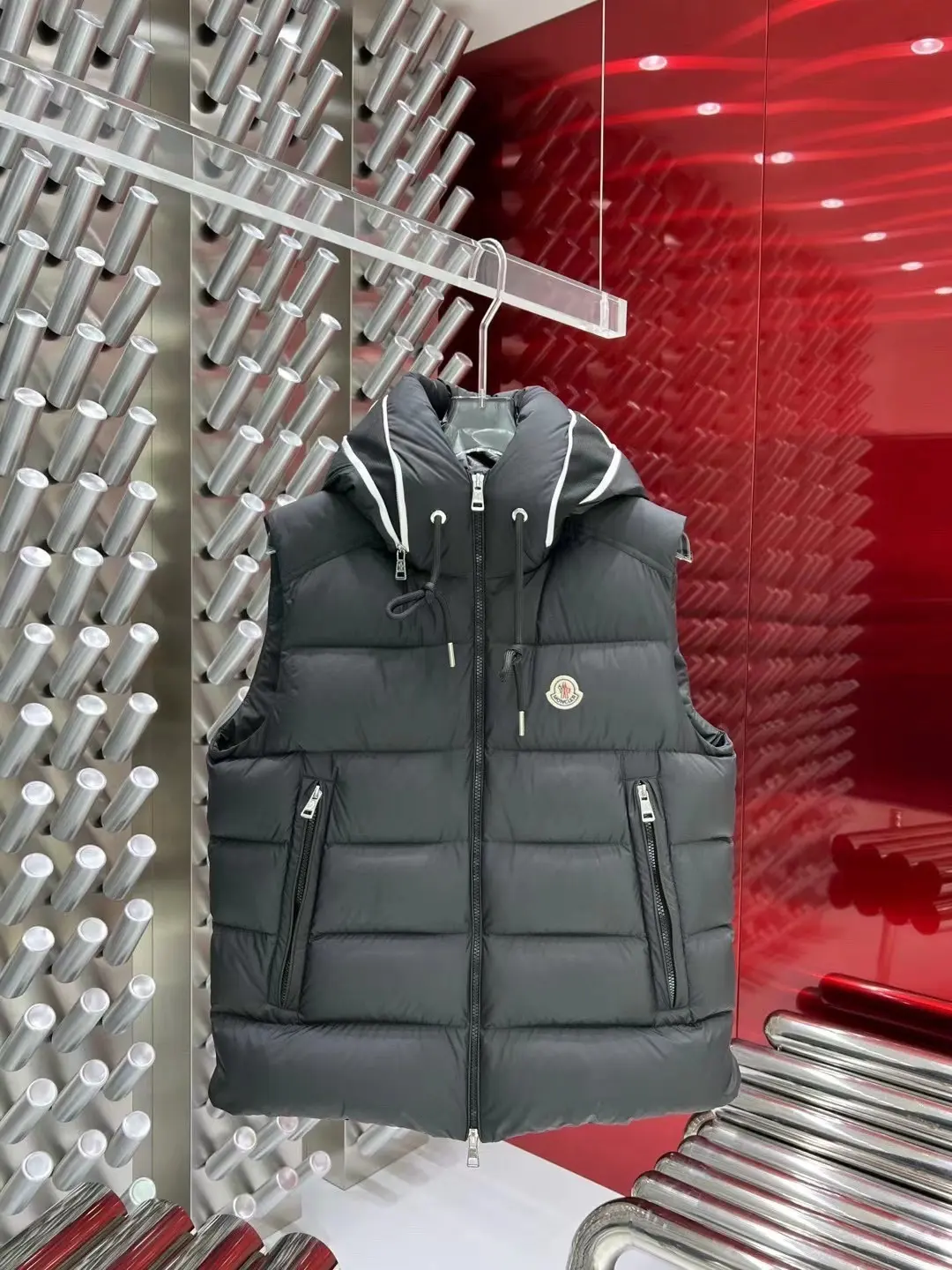 Moncler Hooded Down-Filled Puffer Gilet D47020845