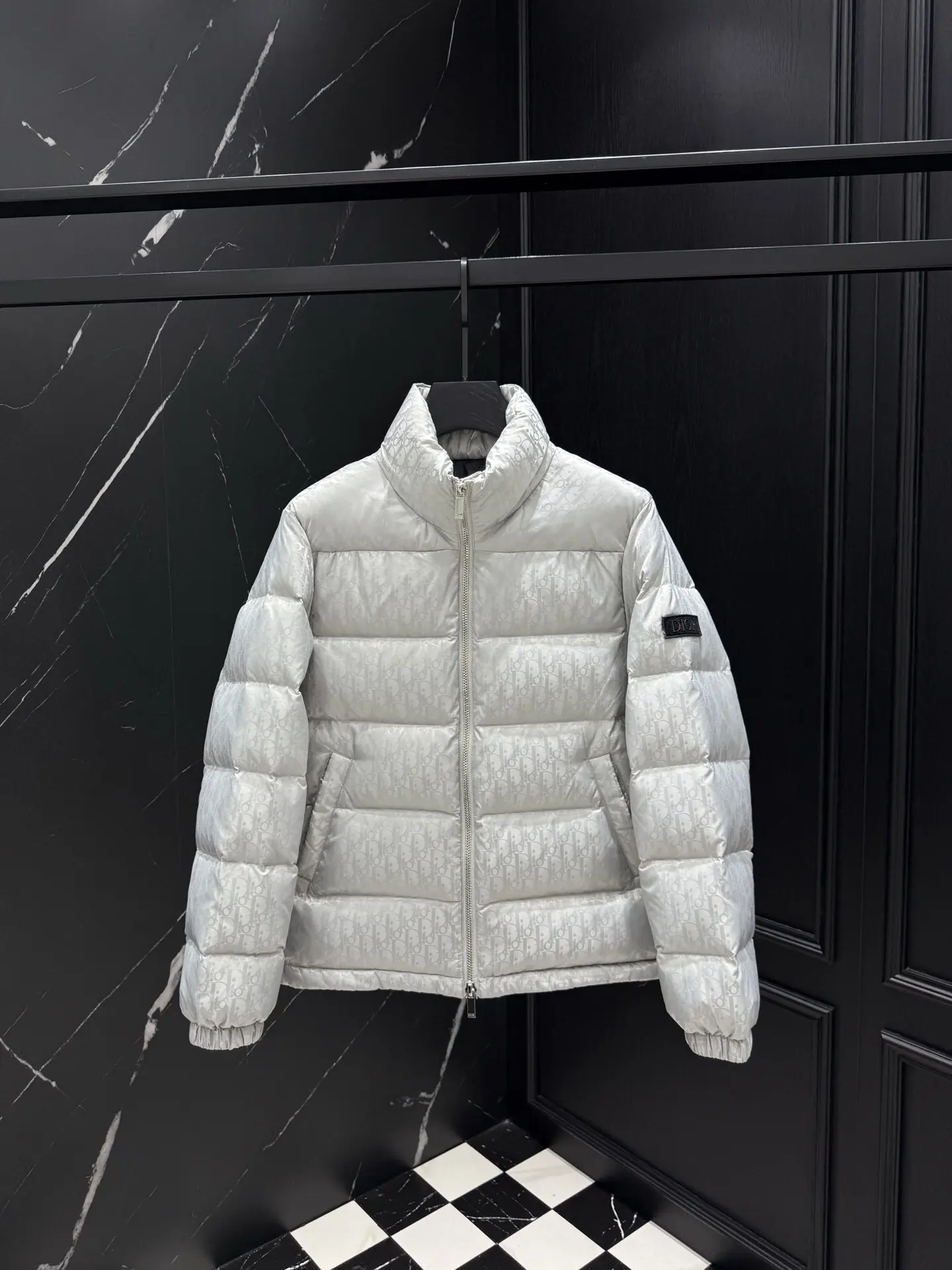 Oblique Jacquard Down-Filled Puffer Jacket D49020962