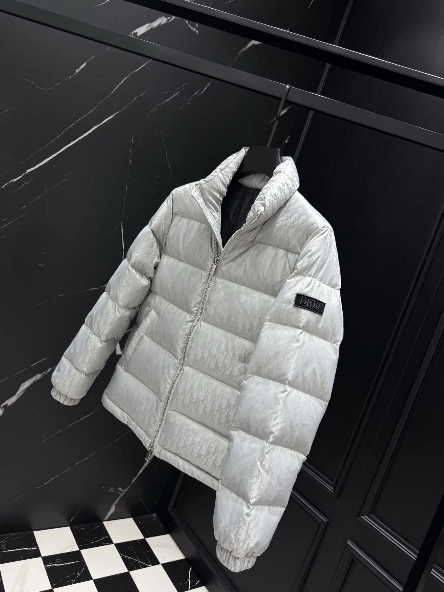 Oblique Jacquard Down-Filled Puffer Jacket D49020962 — view 6