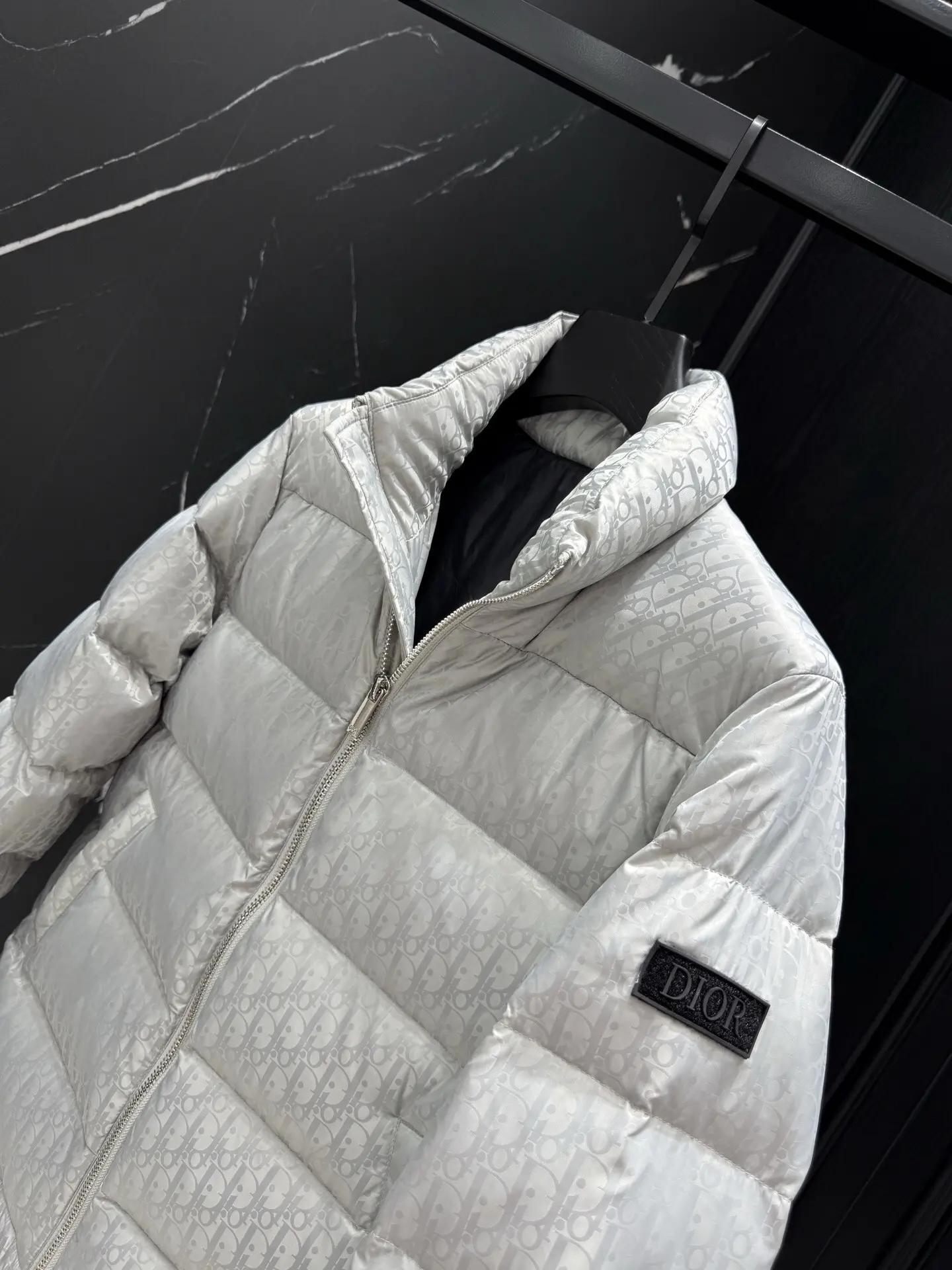 Oblique Jacquard Down-Filled Puffer Jacket D49020962 — view 7