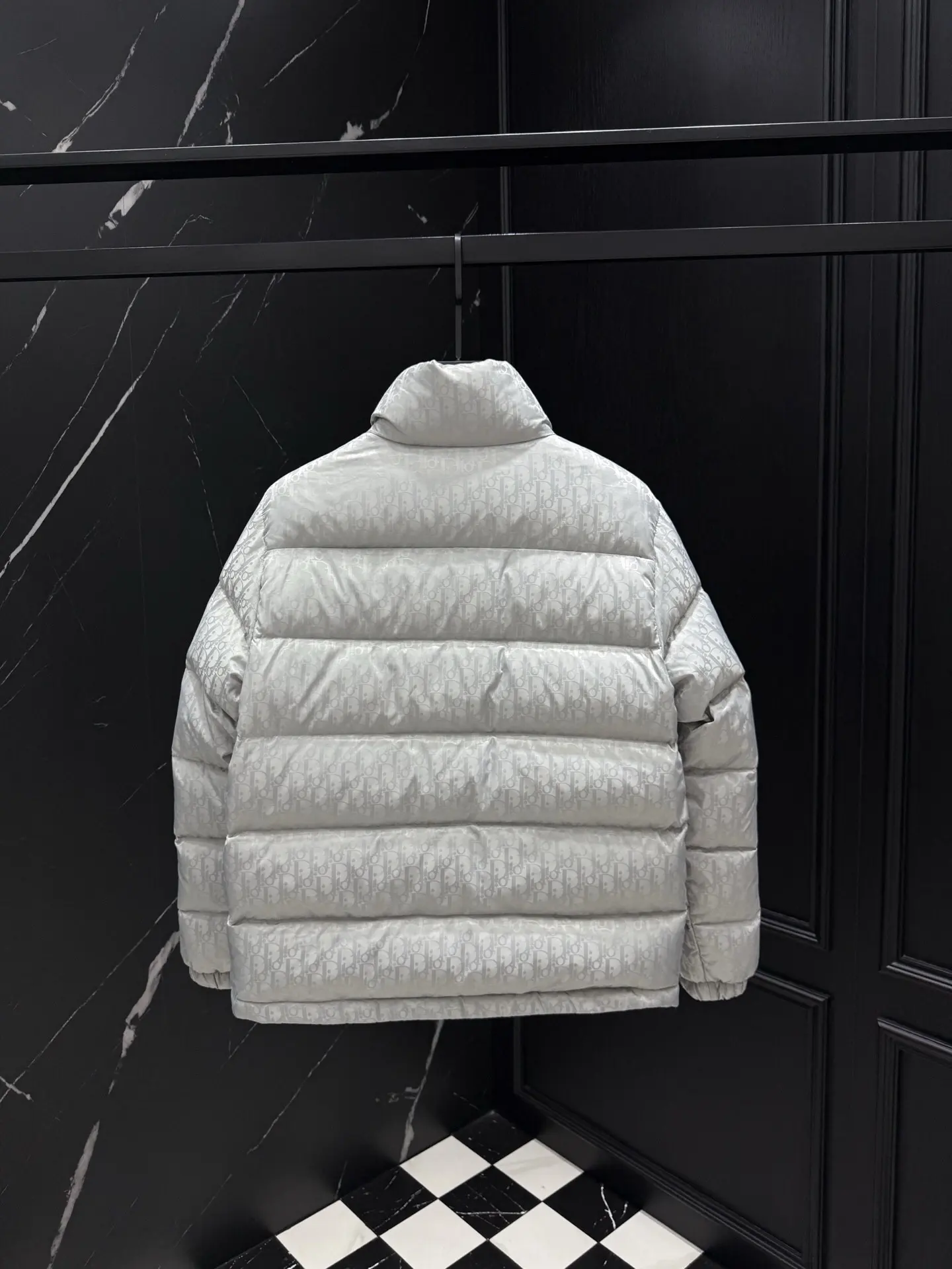Oblique Jacquard Down-Filled Puffer Jacket D49020962 — view 8