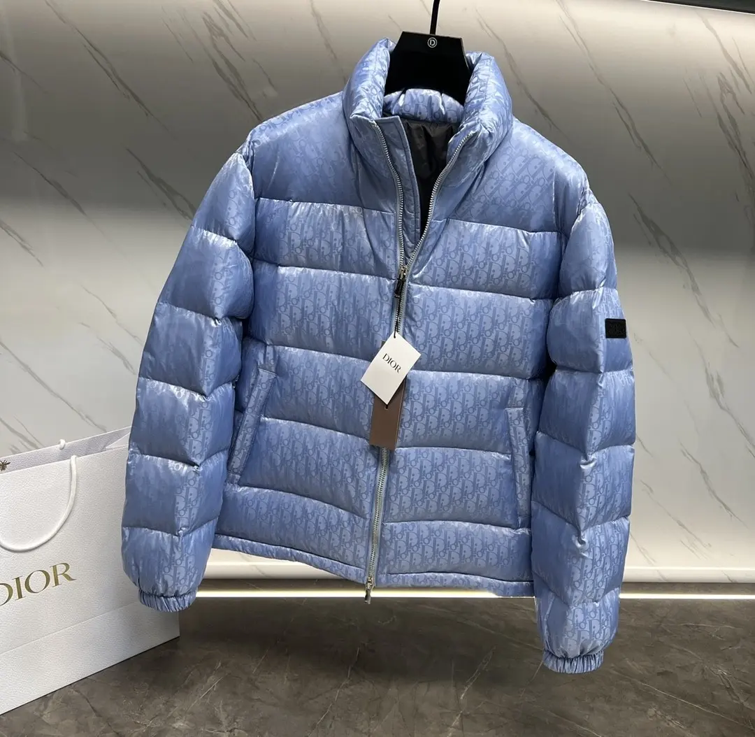 Oblique Jacquard Down-Filled Puffer Jacket D49020959 — view 3