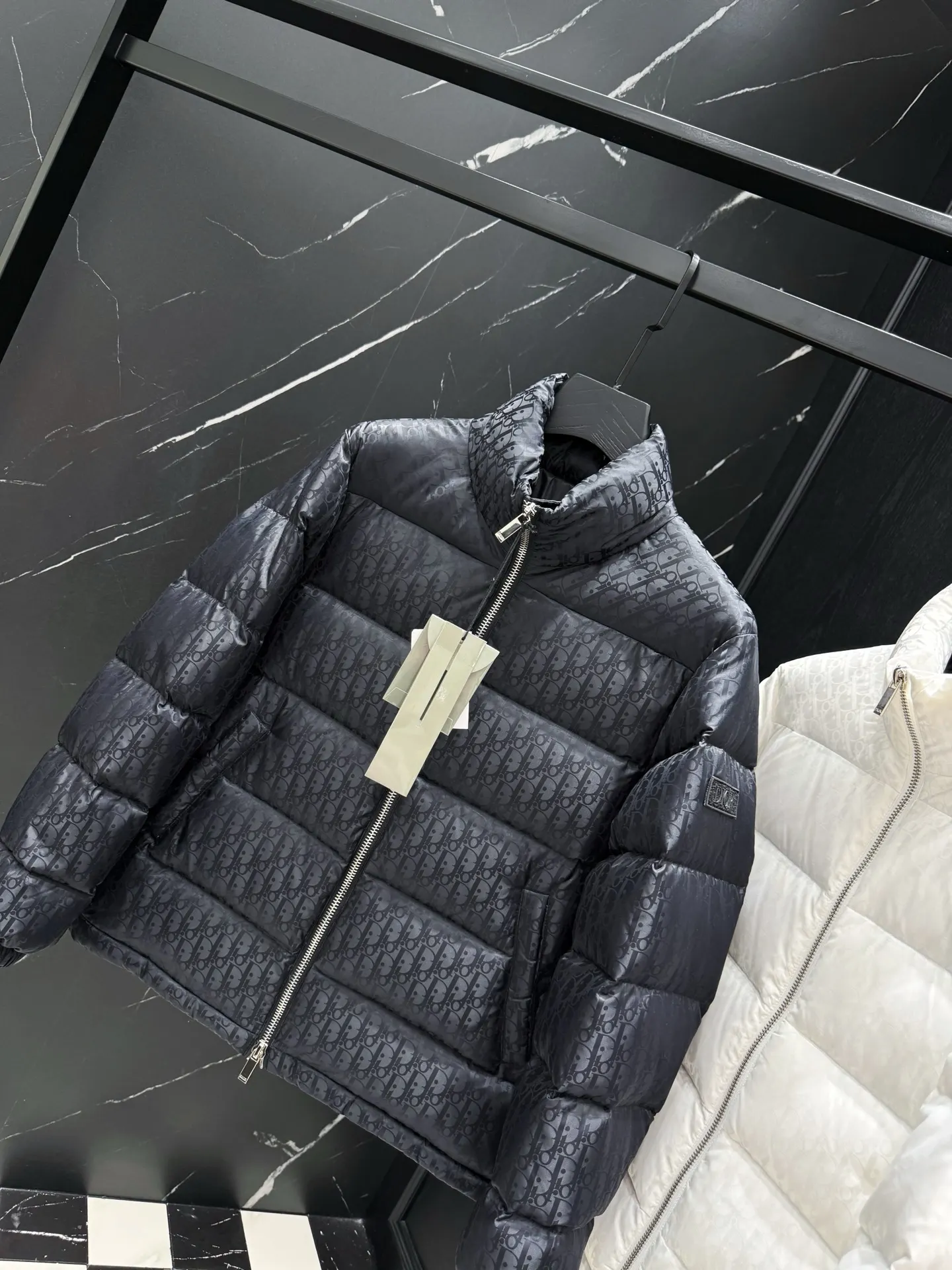Oblique Jacquard Down-Filled Puffer Jacket D49020961 — view 2