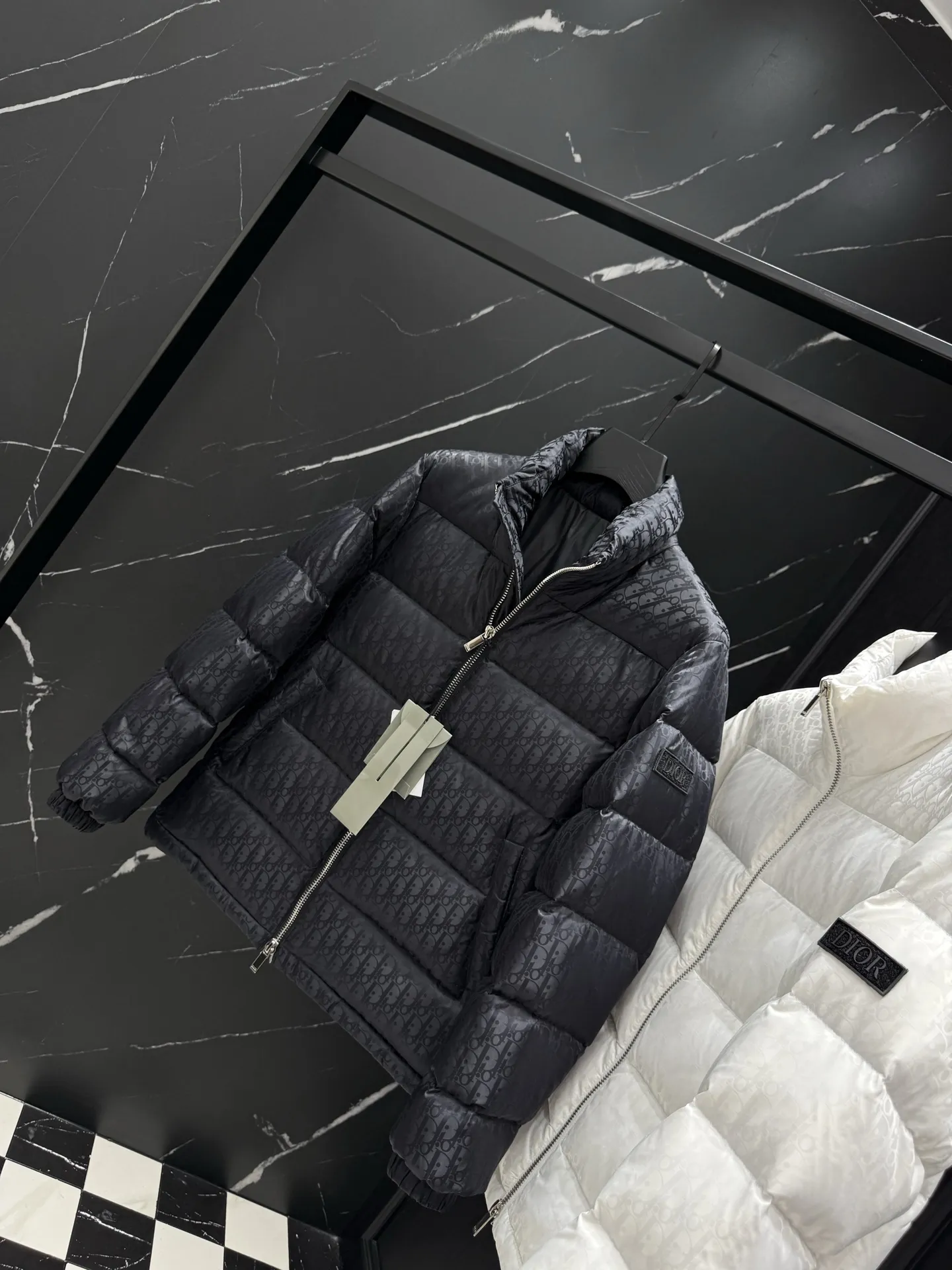 Oblique Jacquard Down-Filled Puffer Jacket D49020961 — view 4