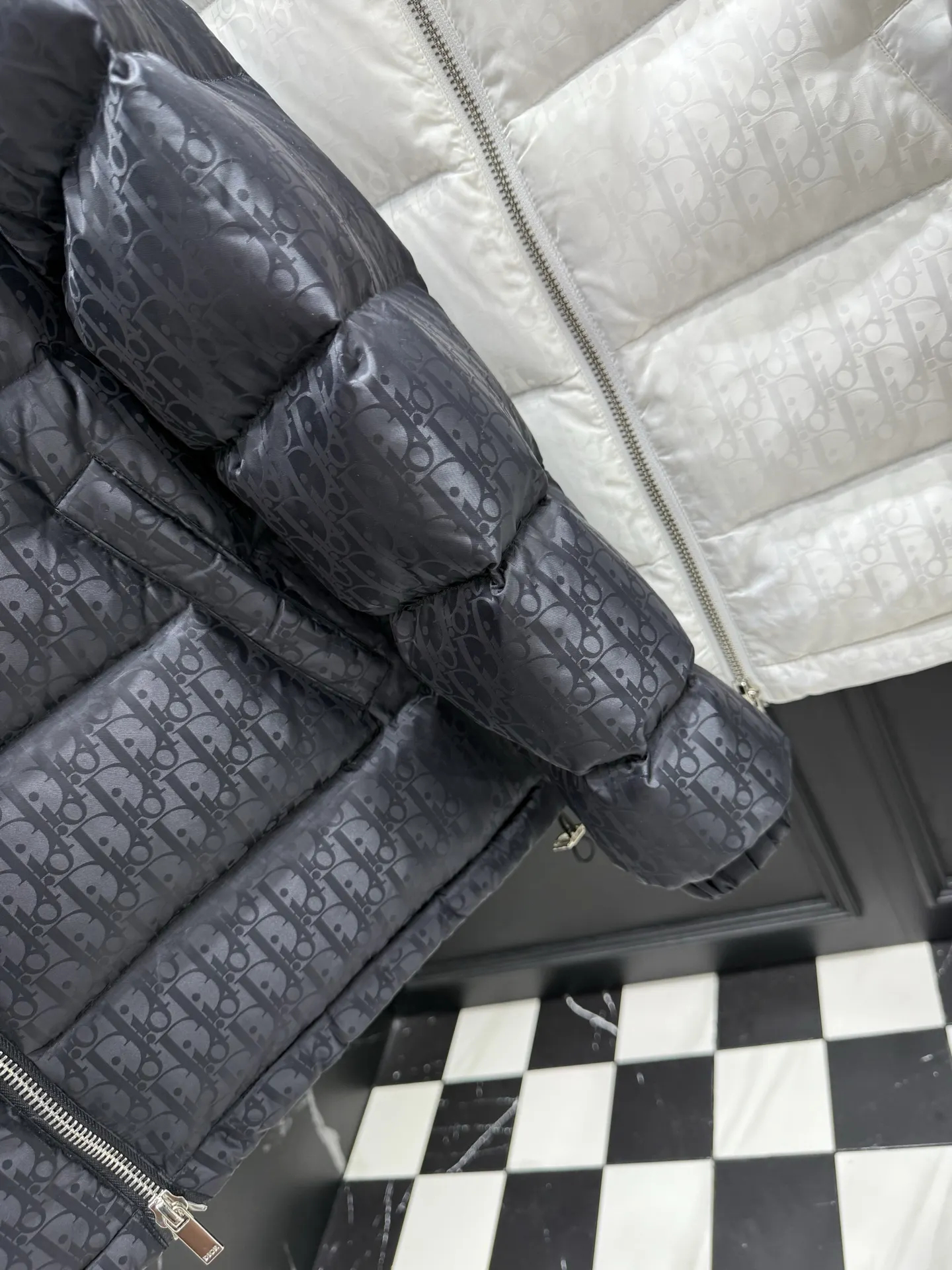 Oblique Jacquard Down-Filled Puffer Jacket D49020961 — view 5