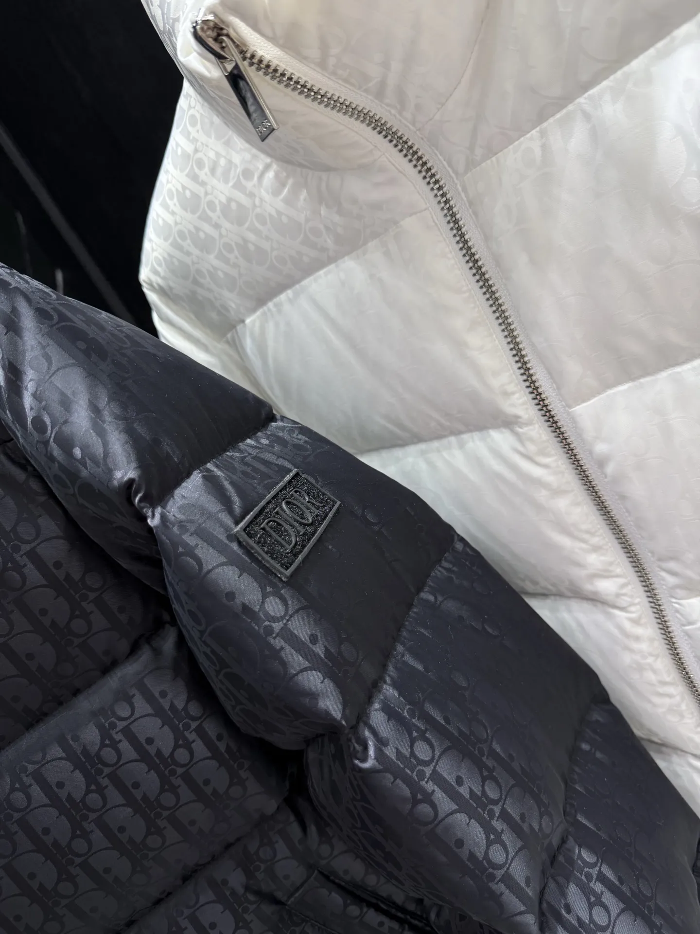 Oblique Jacquard Down-Filled Puffer Jacket D49020961 — view 6