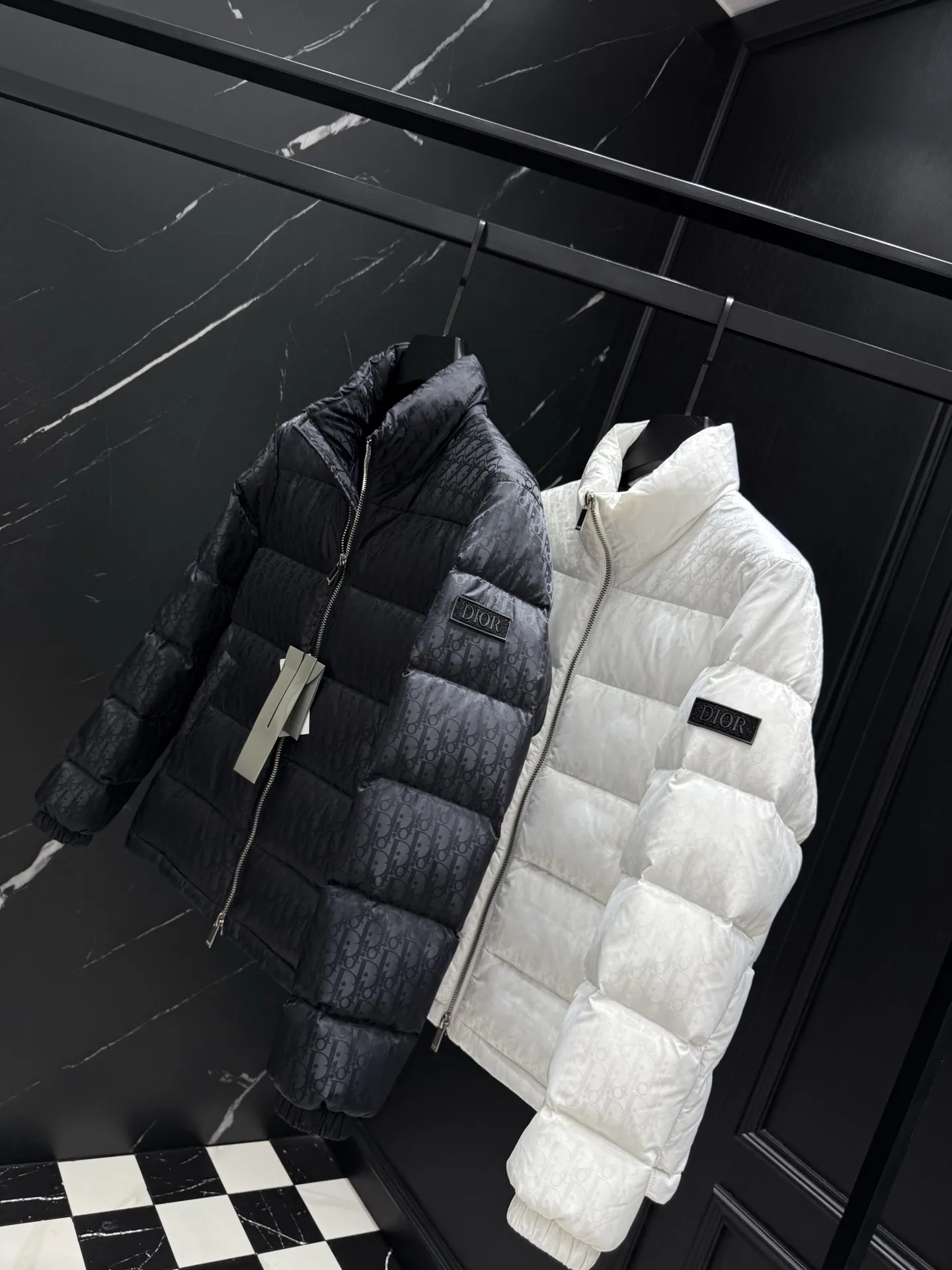 Oblique Jacquard Down-Filled Puffer Jacket D49020961 — view 8