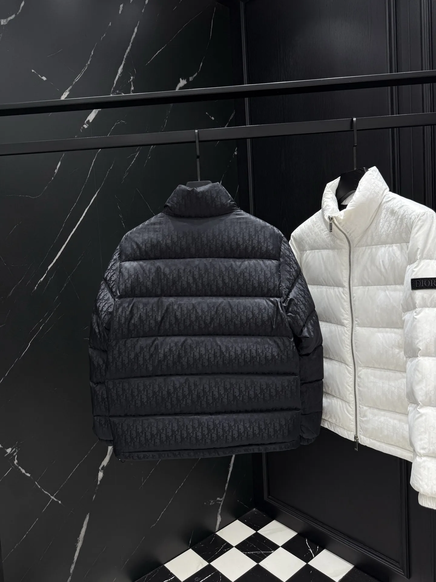 Oblique Jacquard Down-Filled Puffer Jacket D49020961 — view 9