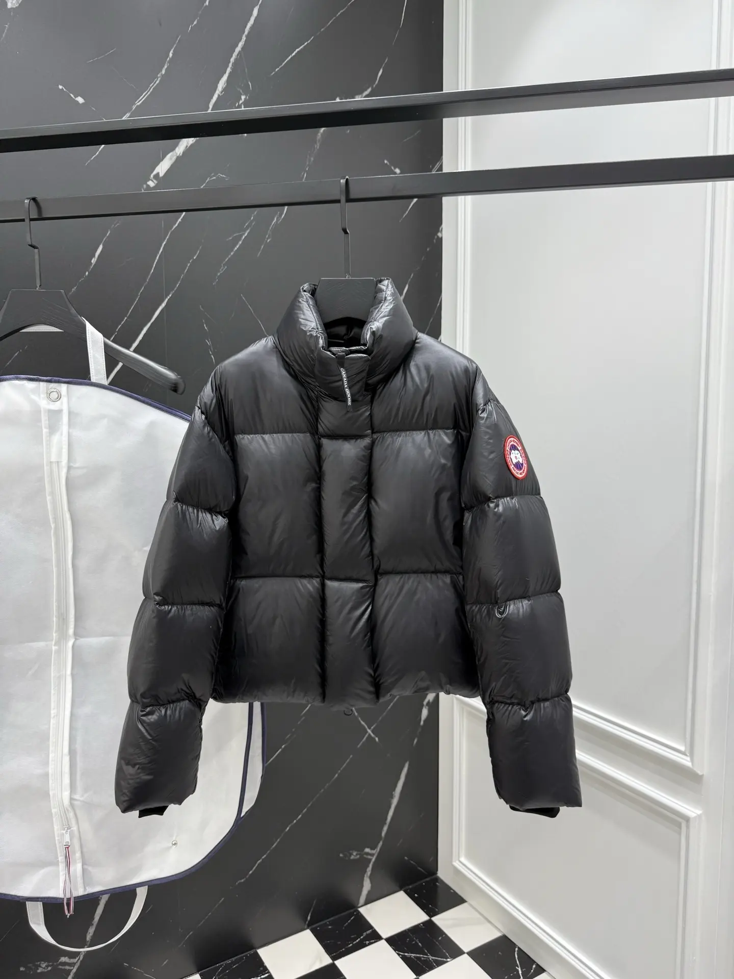 Cypress Cropped Down Puffer Jacket D51020987