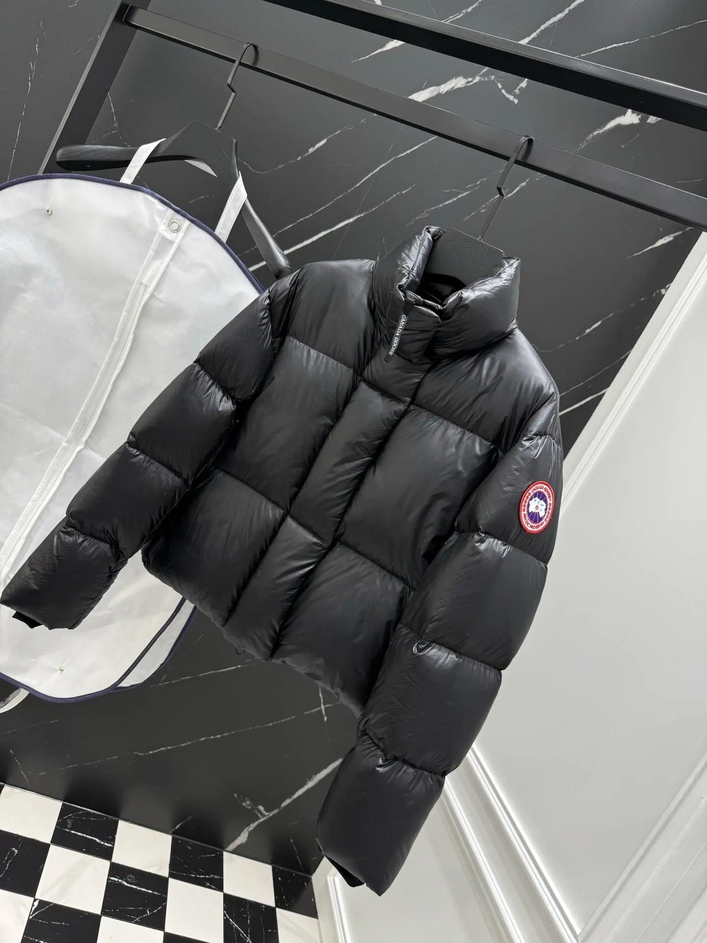 Cypress Cropped Down Puffer Jacket D51020987 — view 2