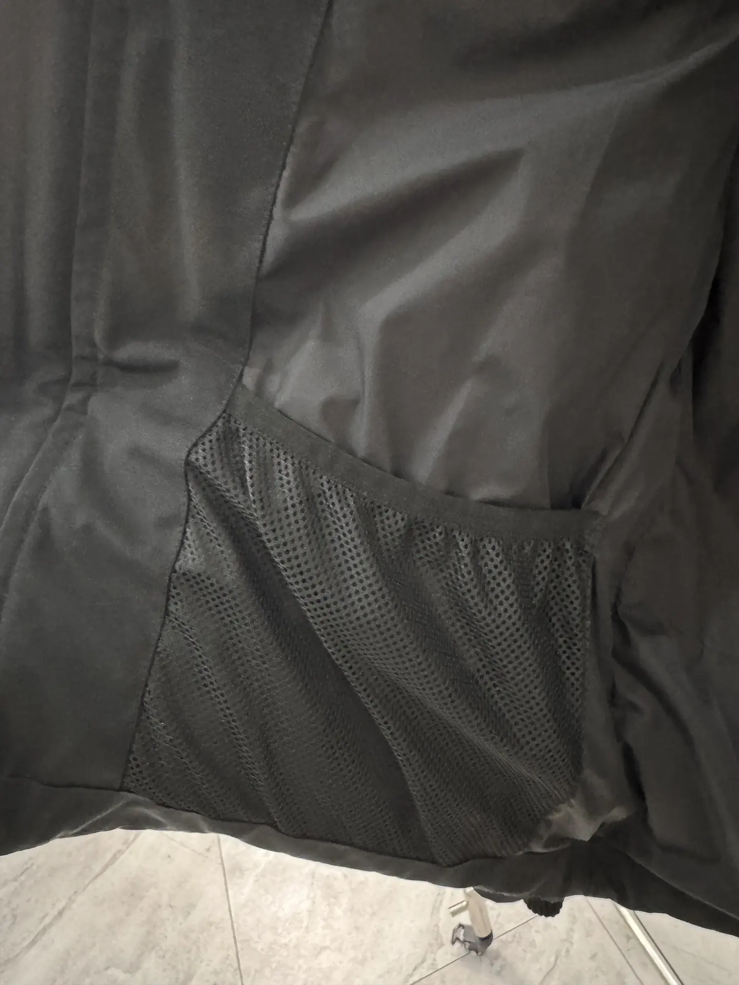 Canada Goose Quilted Down Bomber Jacket D52020969 — view 9