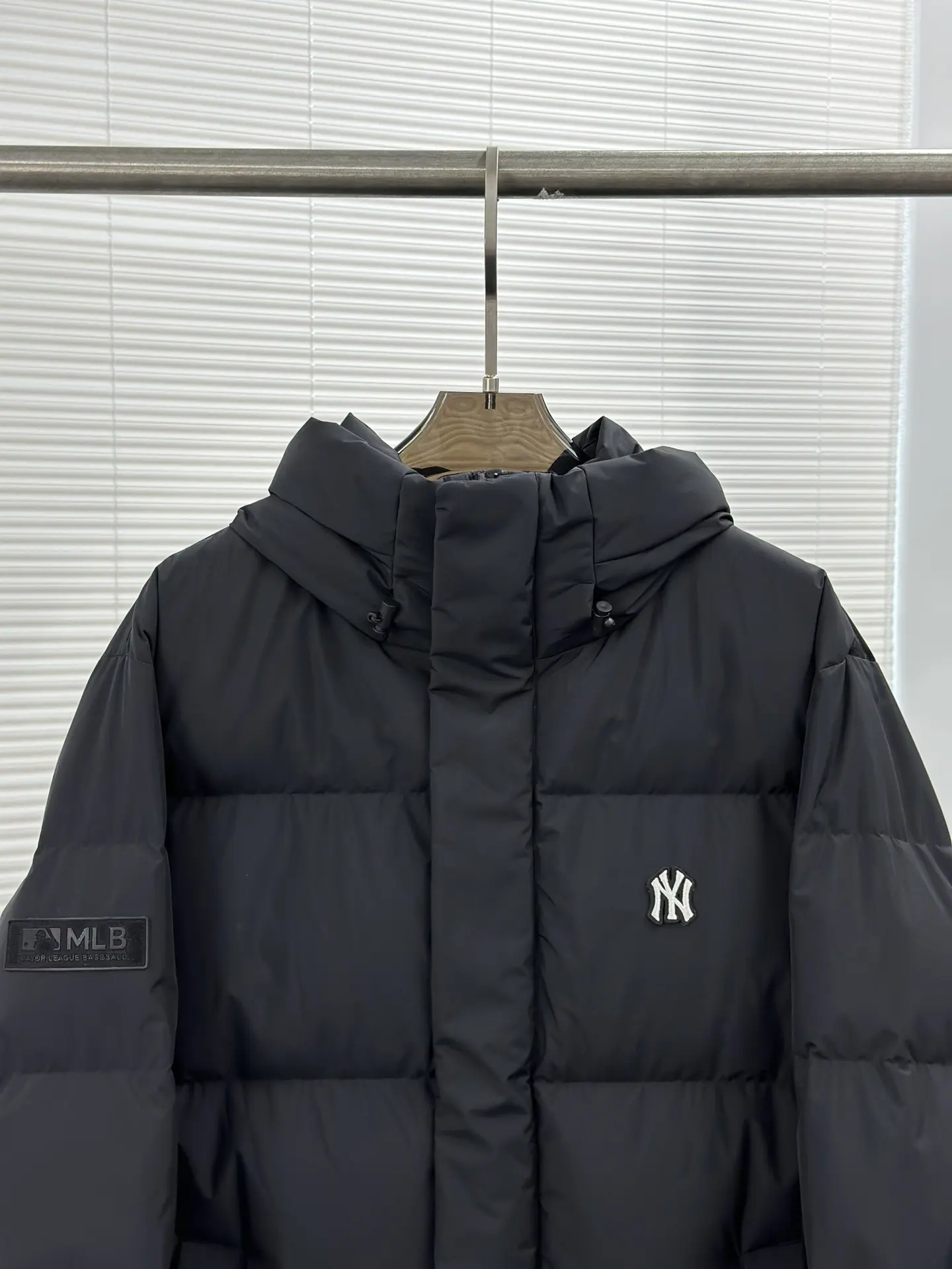 New York Yankees Longline Down Puffer Coat D53020988 — view 3