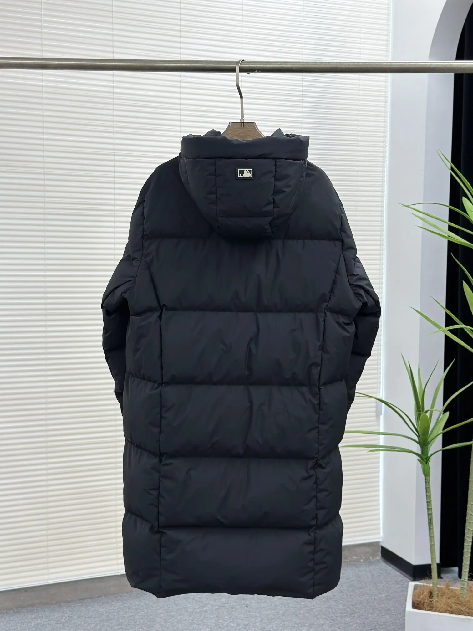 New York Yankees Longline Down Puffer Coat D53020988 — view 4