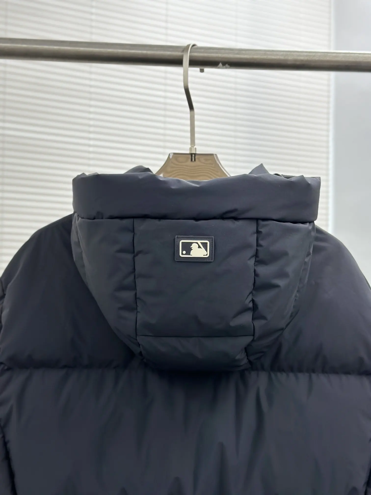 New York Yankees Longline Down Puffer Coat D53020988 — view 6