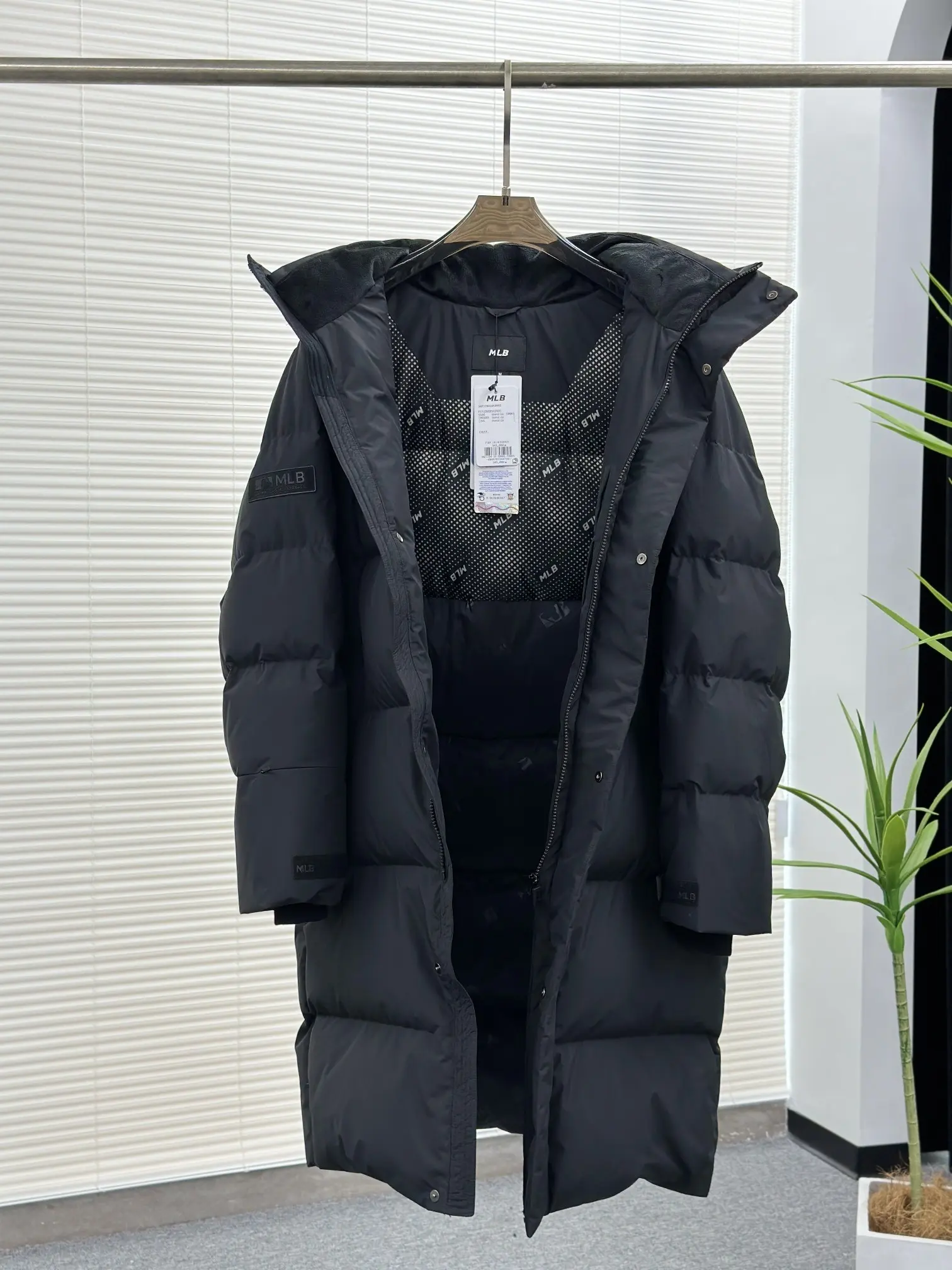 New York Yankees Longline Down Puffer Coat D53020988 — view 7