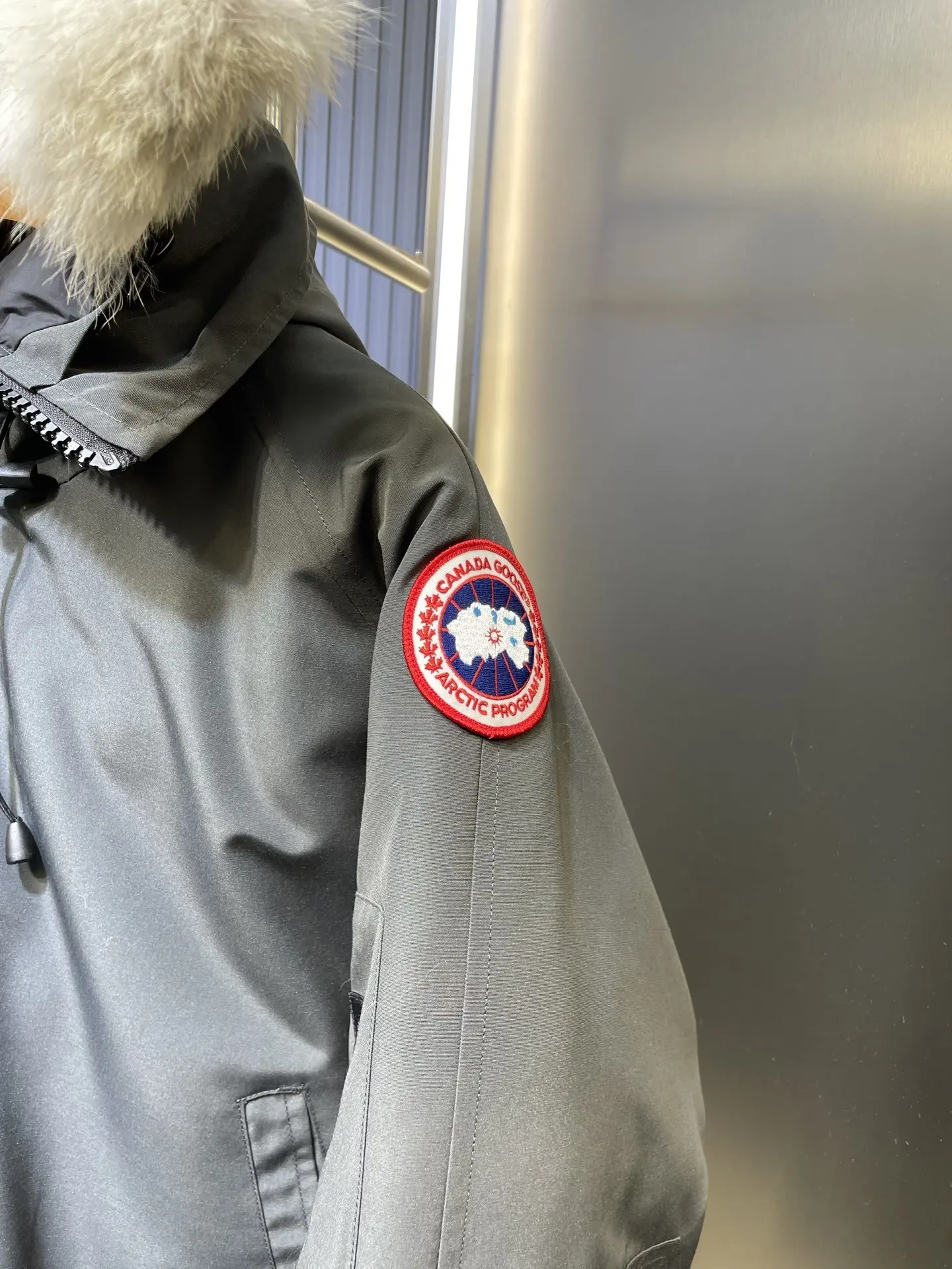 Chilliwack Fur-Trimmed Down Bomber Jacket D53020952 — view 3
