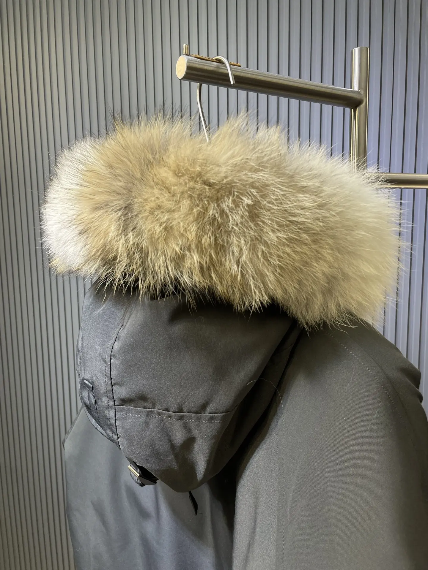 Chilliwack Fur-Trimmed Down Bomber Jacket D53020952 — view 6