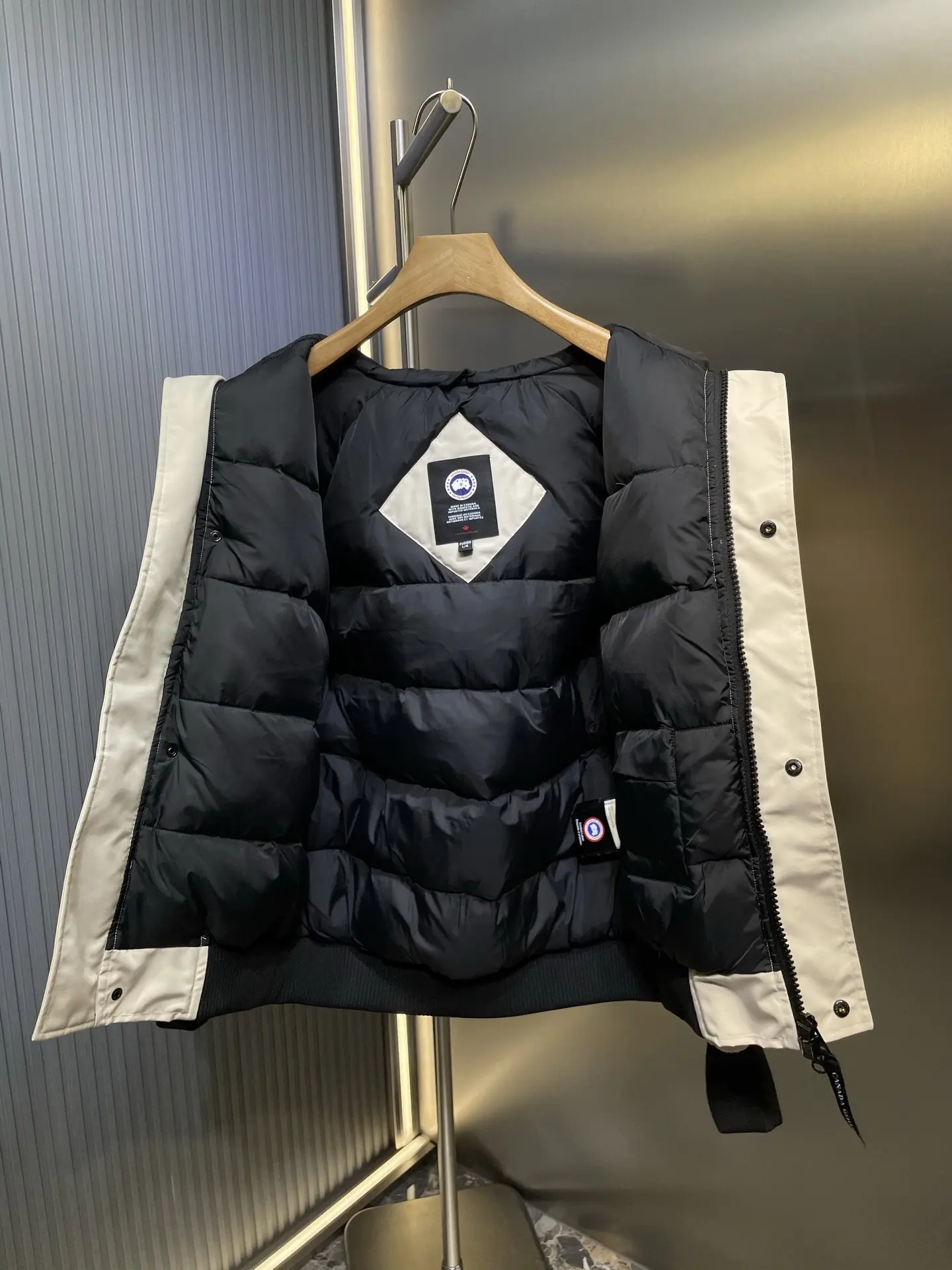 Chilliwack Fur-Trimmed Down Bomber Jacket D53020950 — view 4