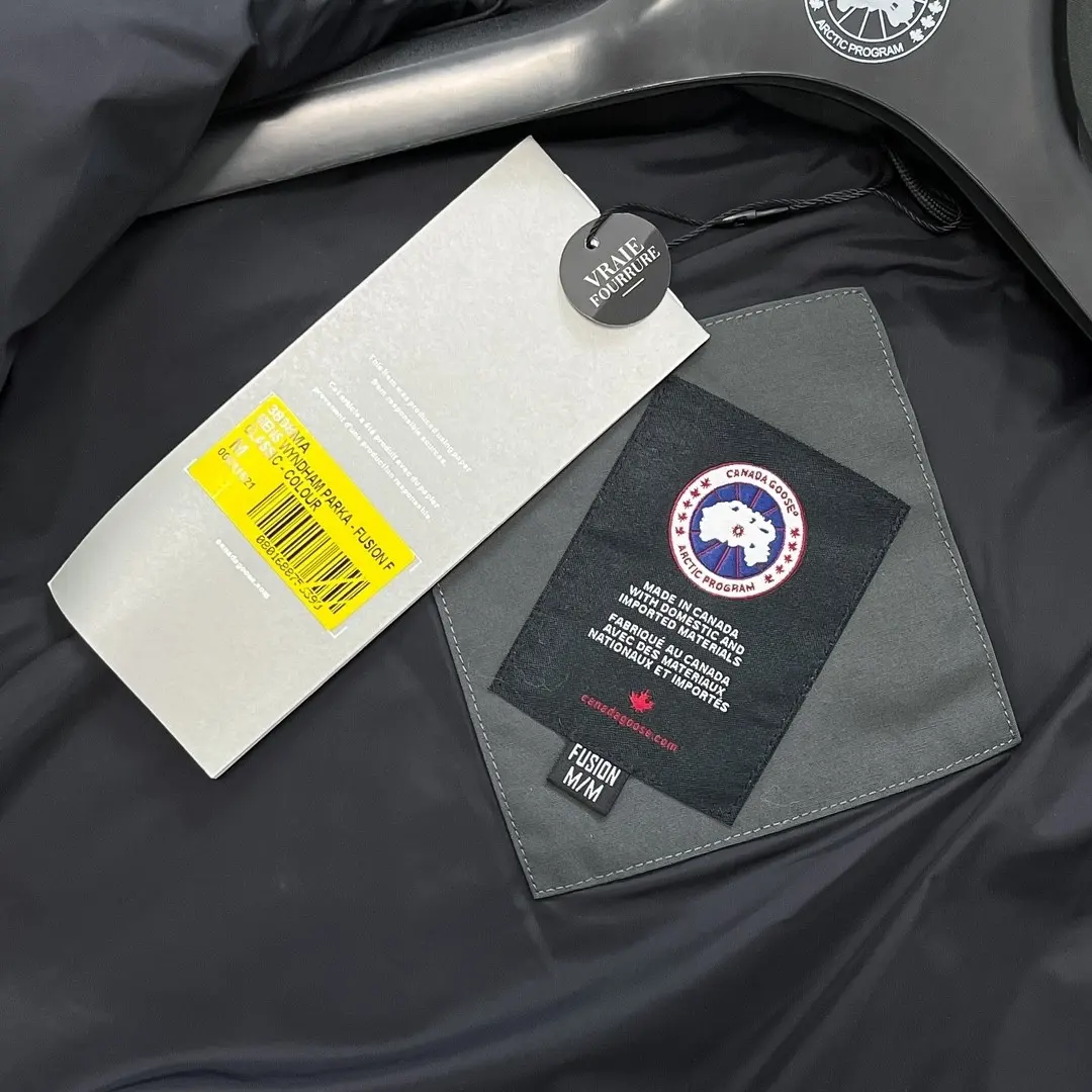 Fur-Trimmed Down-Filled Puffer Jacket D54020936 — view 7