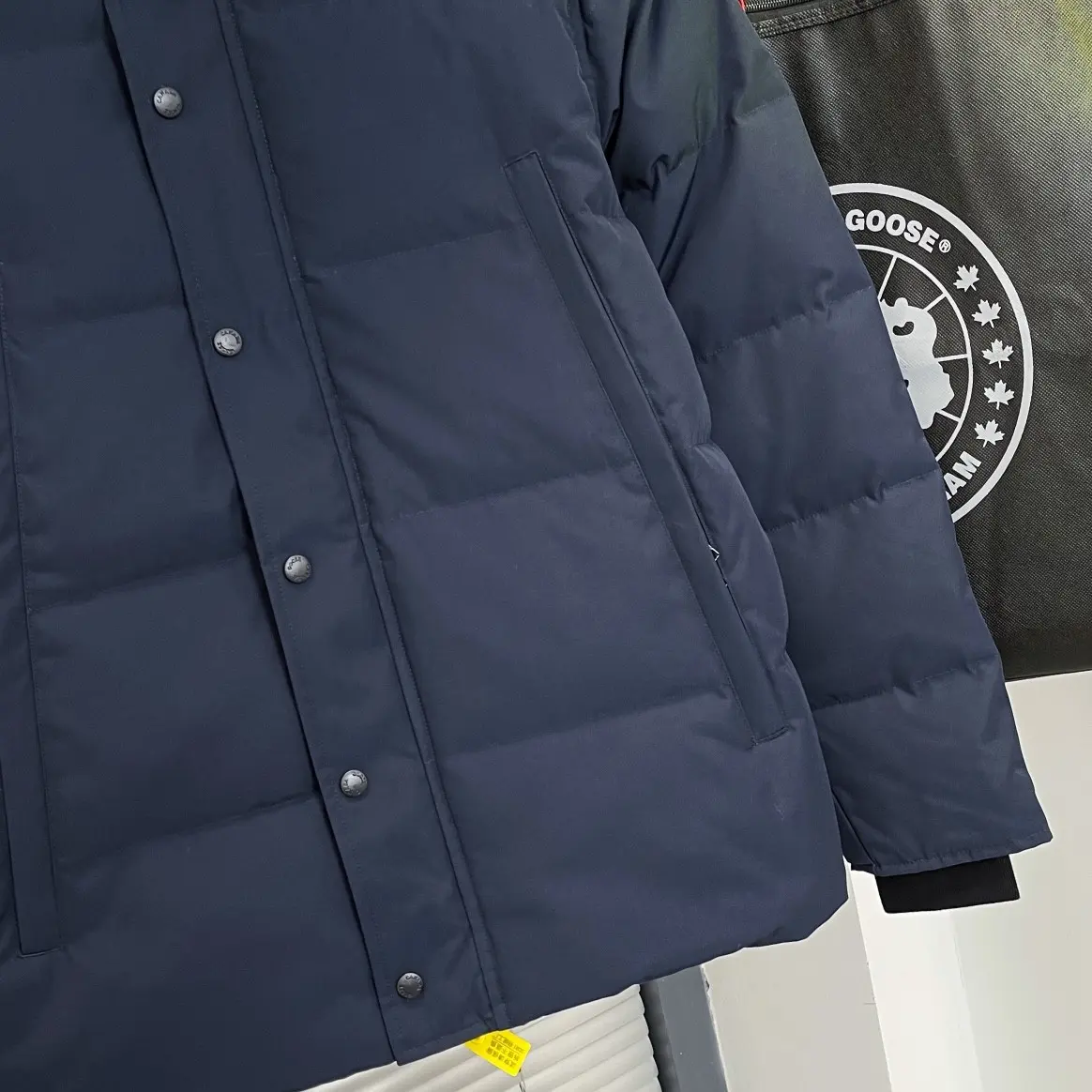 Fur-Trimmed Down-Filled Puffer Jacket D54020939 — view 4