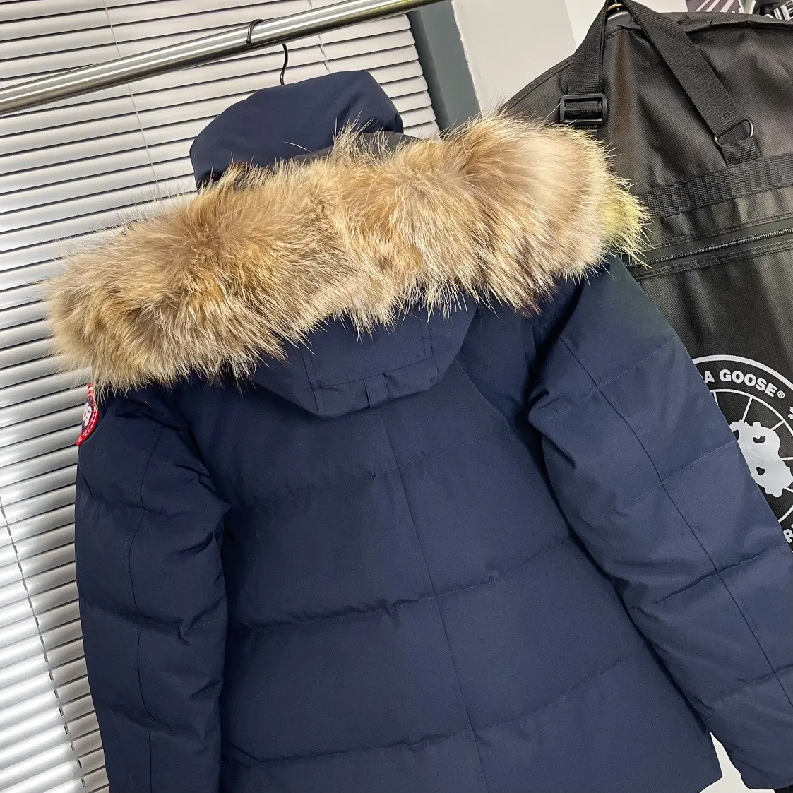 Fur-Trimmed Down-Filled Puffer Jacket D54020939 — view 6