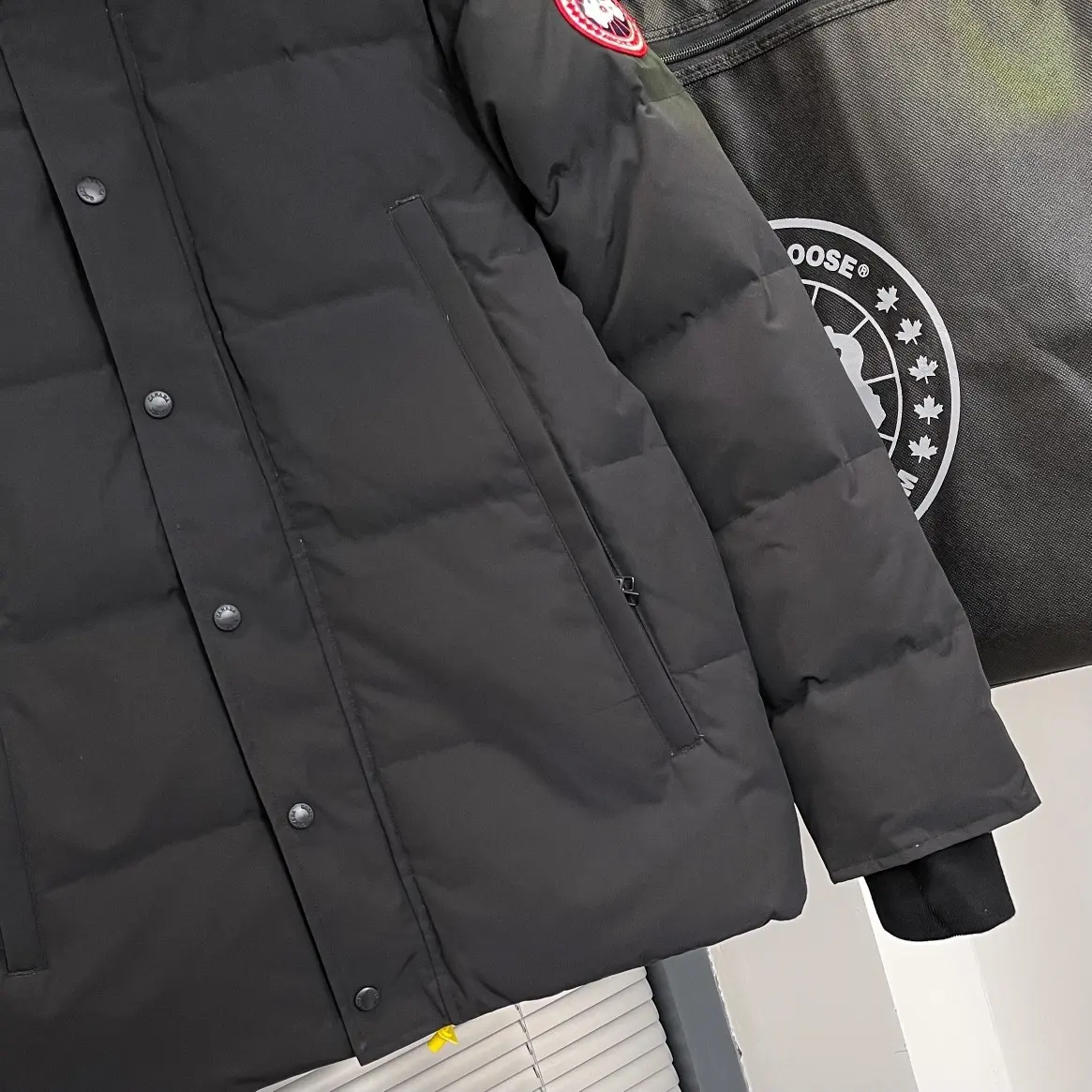 Fur-Trimmed Down-Filled Puffer Jacket D54020937 — view 3