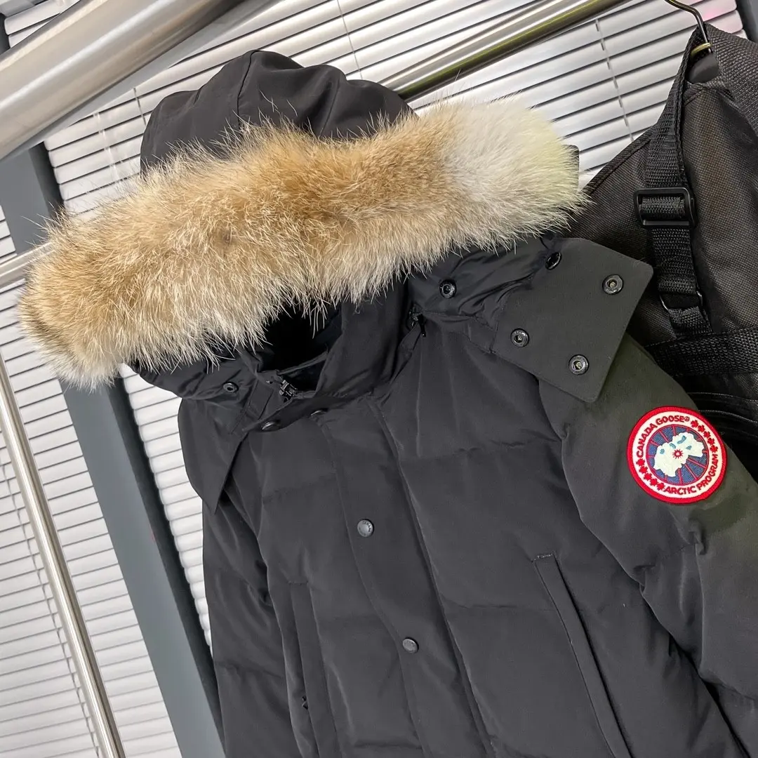 Fur-Trimmed Down-Filled Puffer Jacket D54020937 — view 4