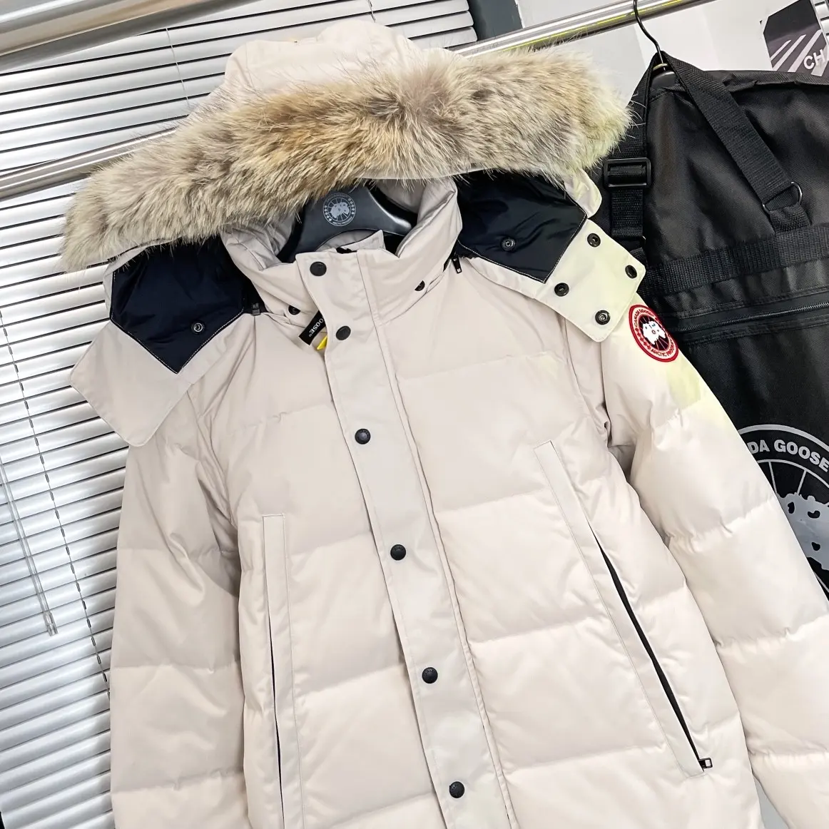 Canada Goose Fur-Trimmed Down Puffer Jacket D54020938 — view 3