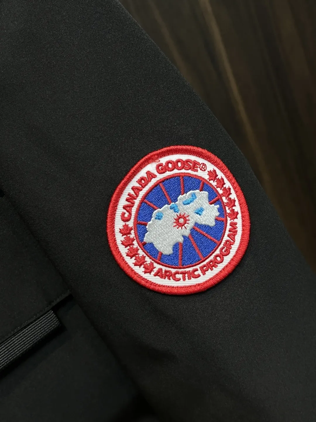 Canada Goose Stand-Collar Down Puffer Jacket D55020940 — view 6