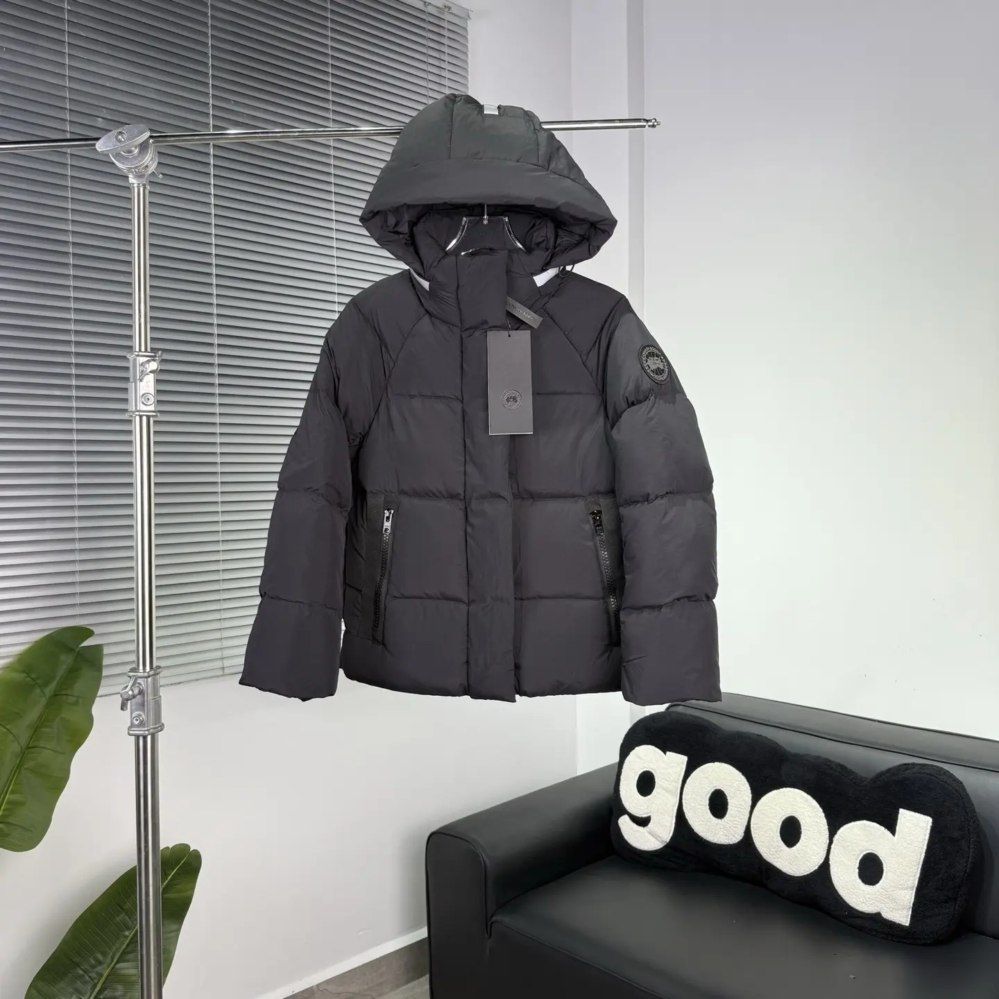 Black Label Hooded Down Puffer Jacket D55020980