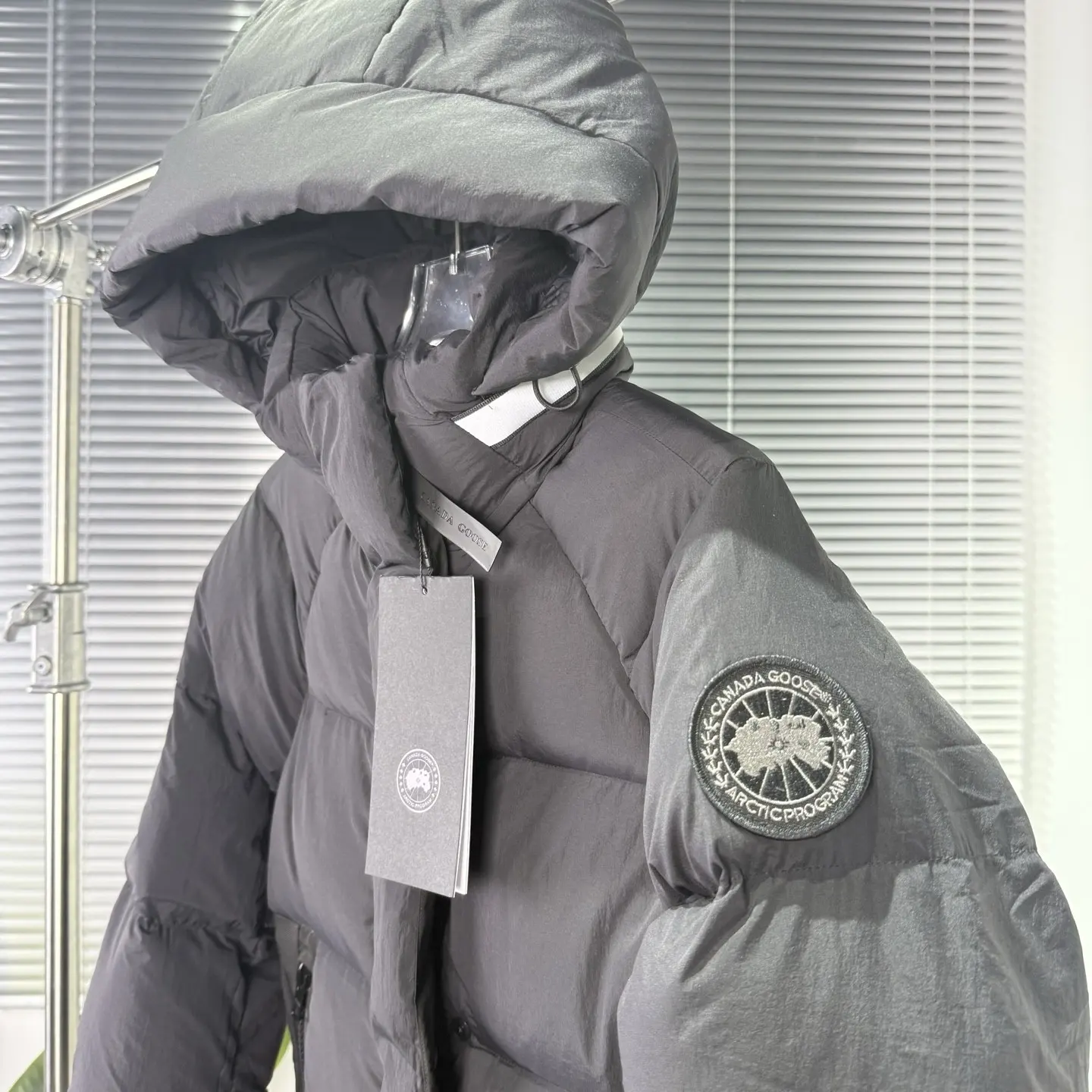 Black Label Hooded Down Puffer Jacket D55020980 — view 3